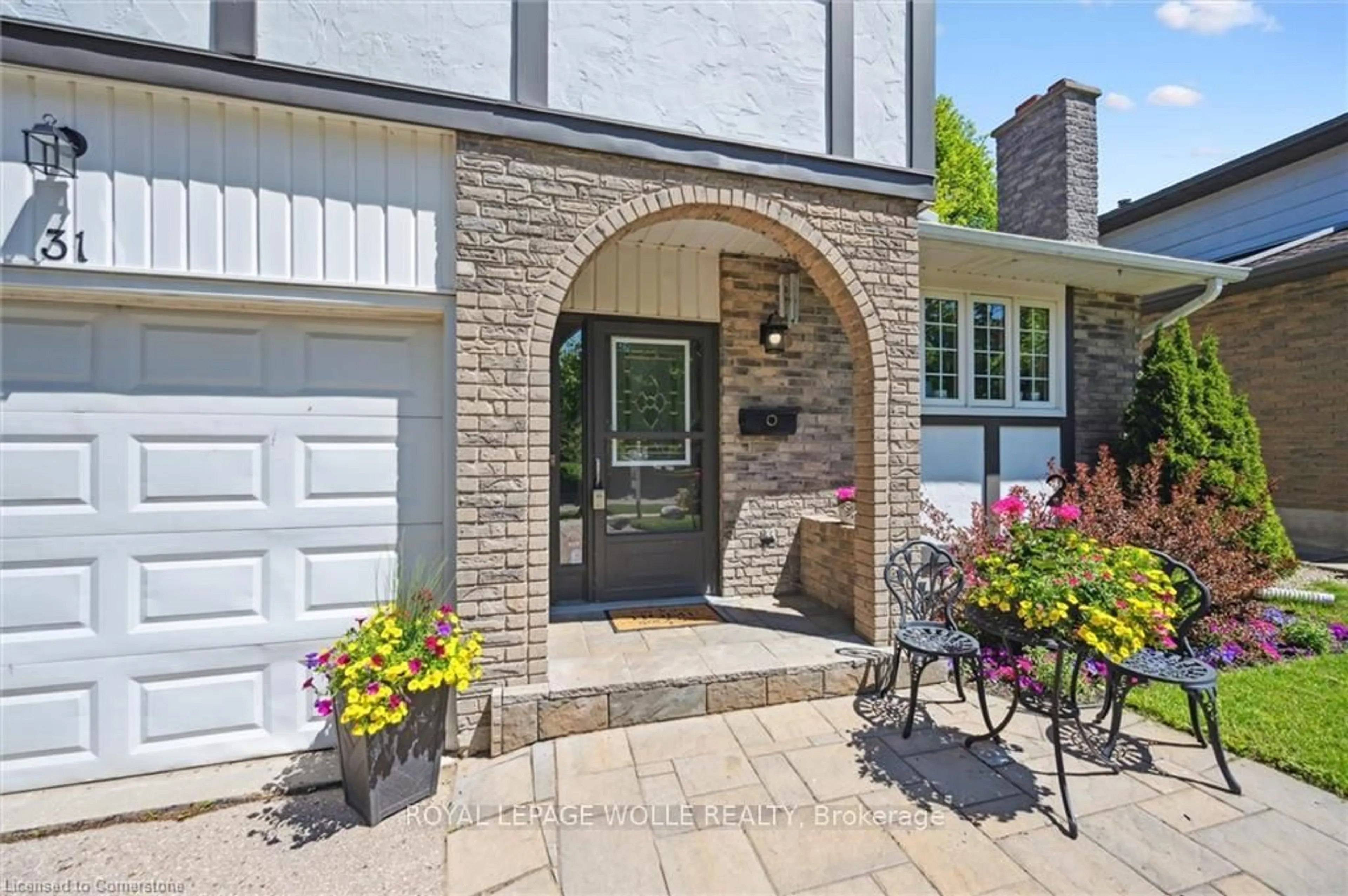 Home with brick exterior material, street for 31 Driftwood Pl, Kitchener Ontario N2N 1W3