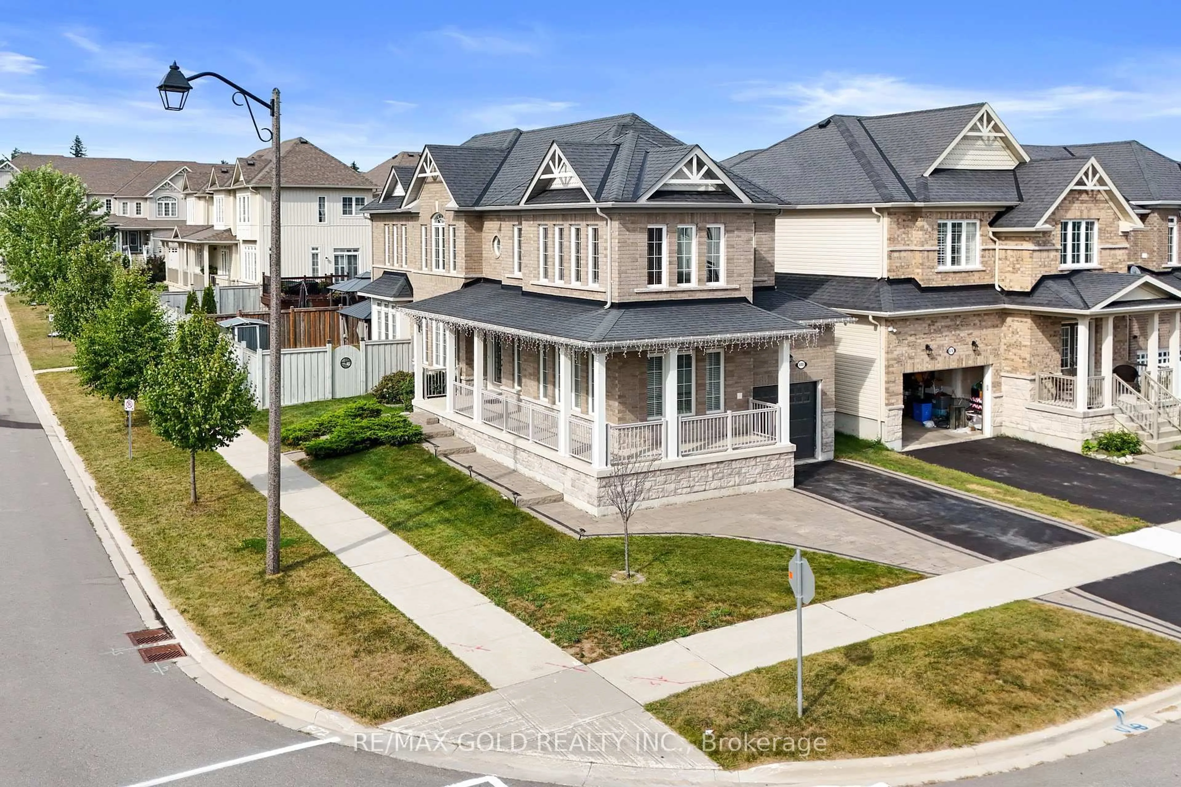 A pic from outside/outdoor area/front of a property/back of a property/a pic from drone, street for 680 Armstrong Rd, Shelburne Ontario L9V 3V4