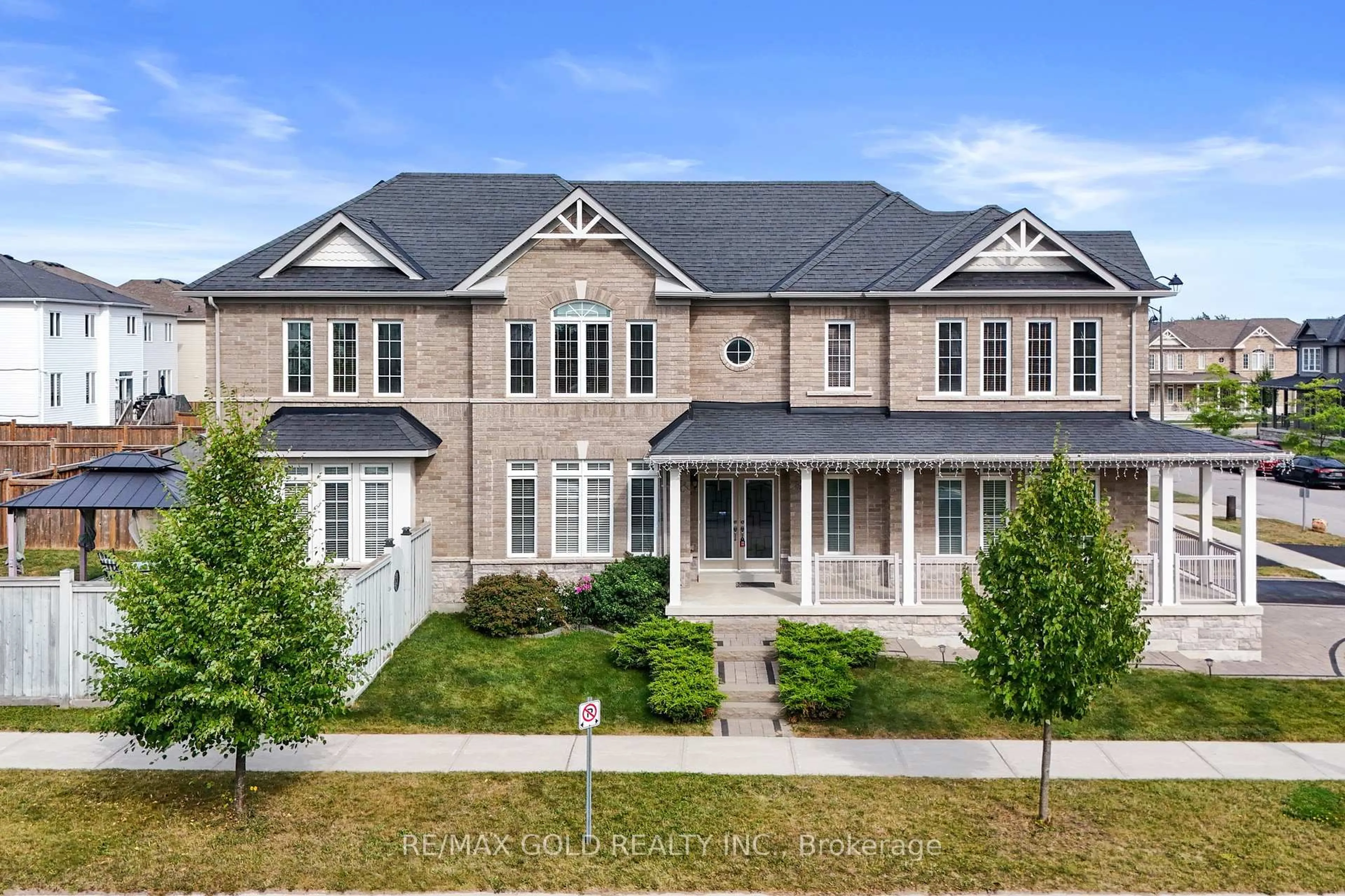 A pic from outside/outdoor area/front of a property/back of a property/a pic from drone, street for 680 Armstrong Rd, Shelburne Ontario L9V 3V4