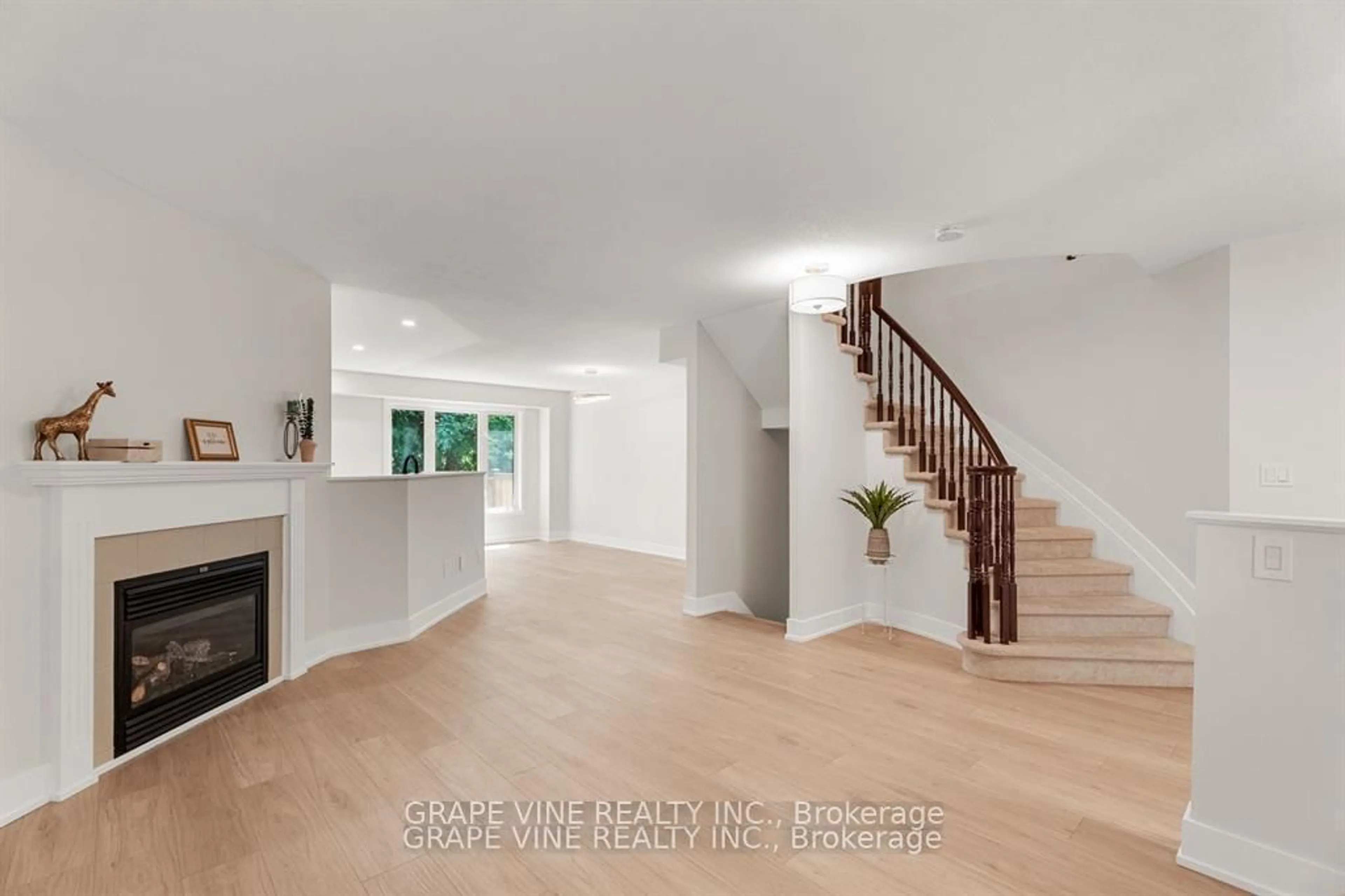 Unknown for 564 Aberfoyle Circ, Ottawa Ontario K2K 3R3