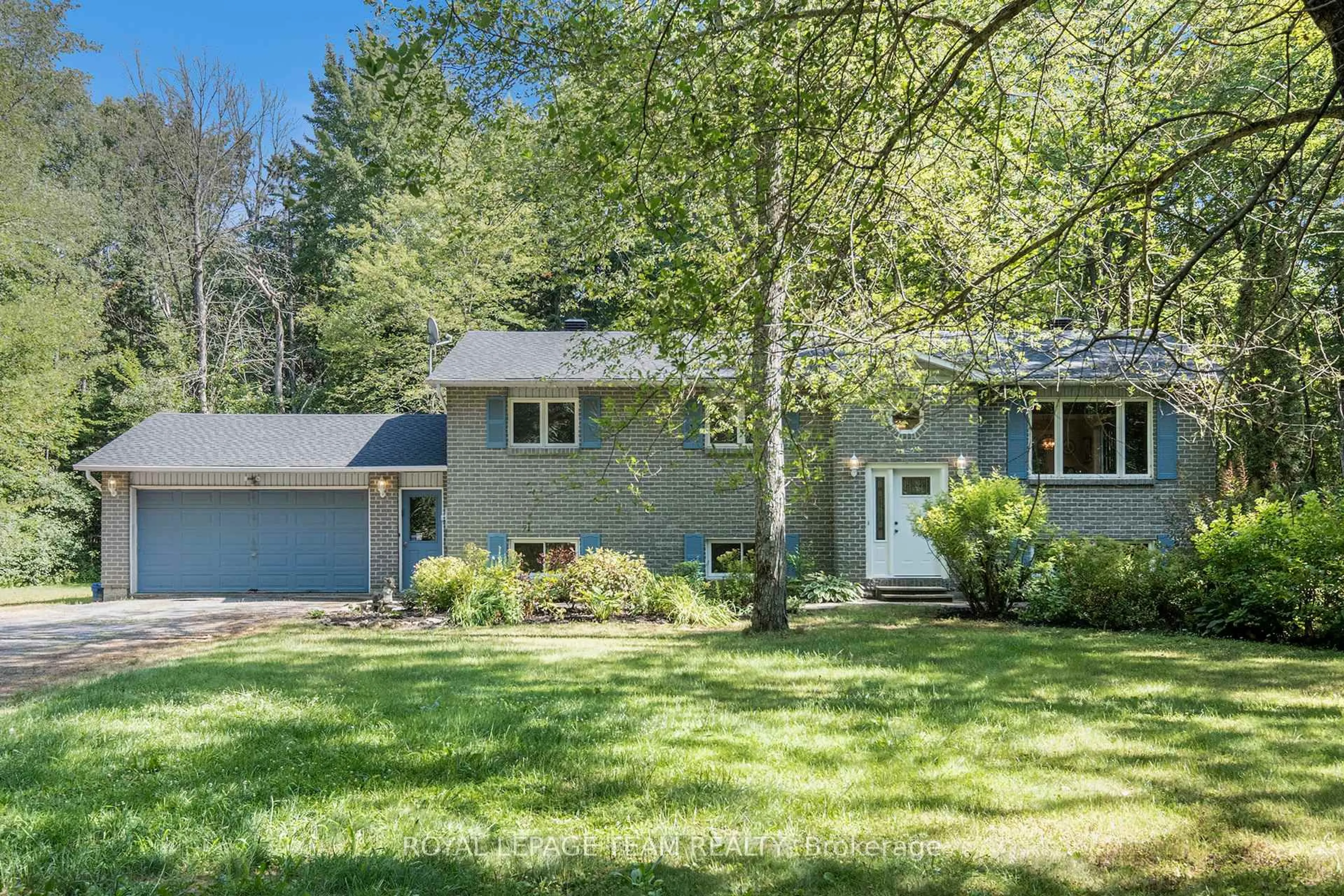 Home with vinyl exterior material, unknown for 6814 Franktown Rd, Richmond Ontario K0A 2Z0