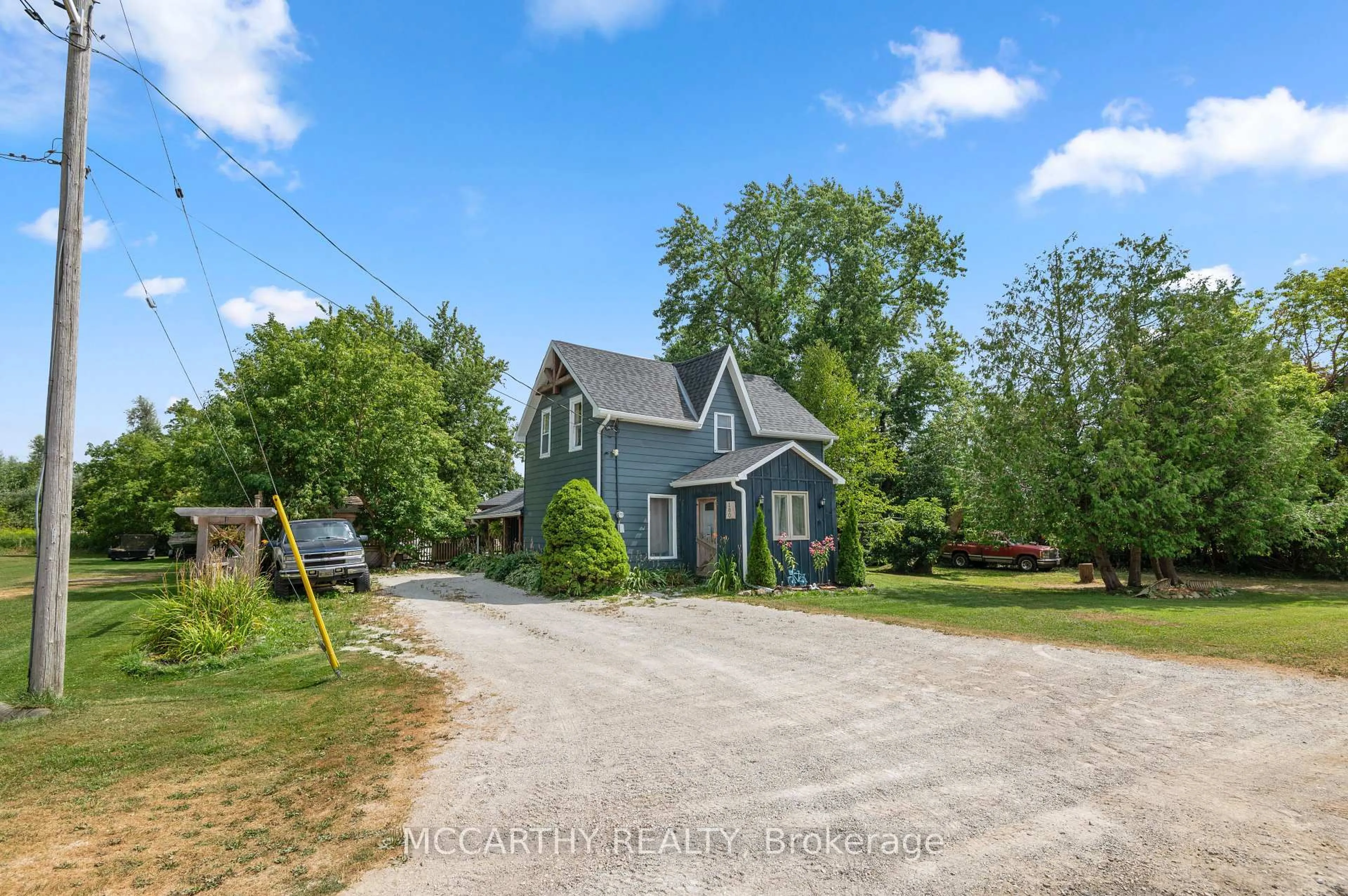 A pic from outside/outdoor area/front of a property/back of a property/a pic from drone, street for 180 Grey St, Southgate Ontario N0C 1B0
