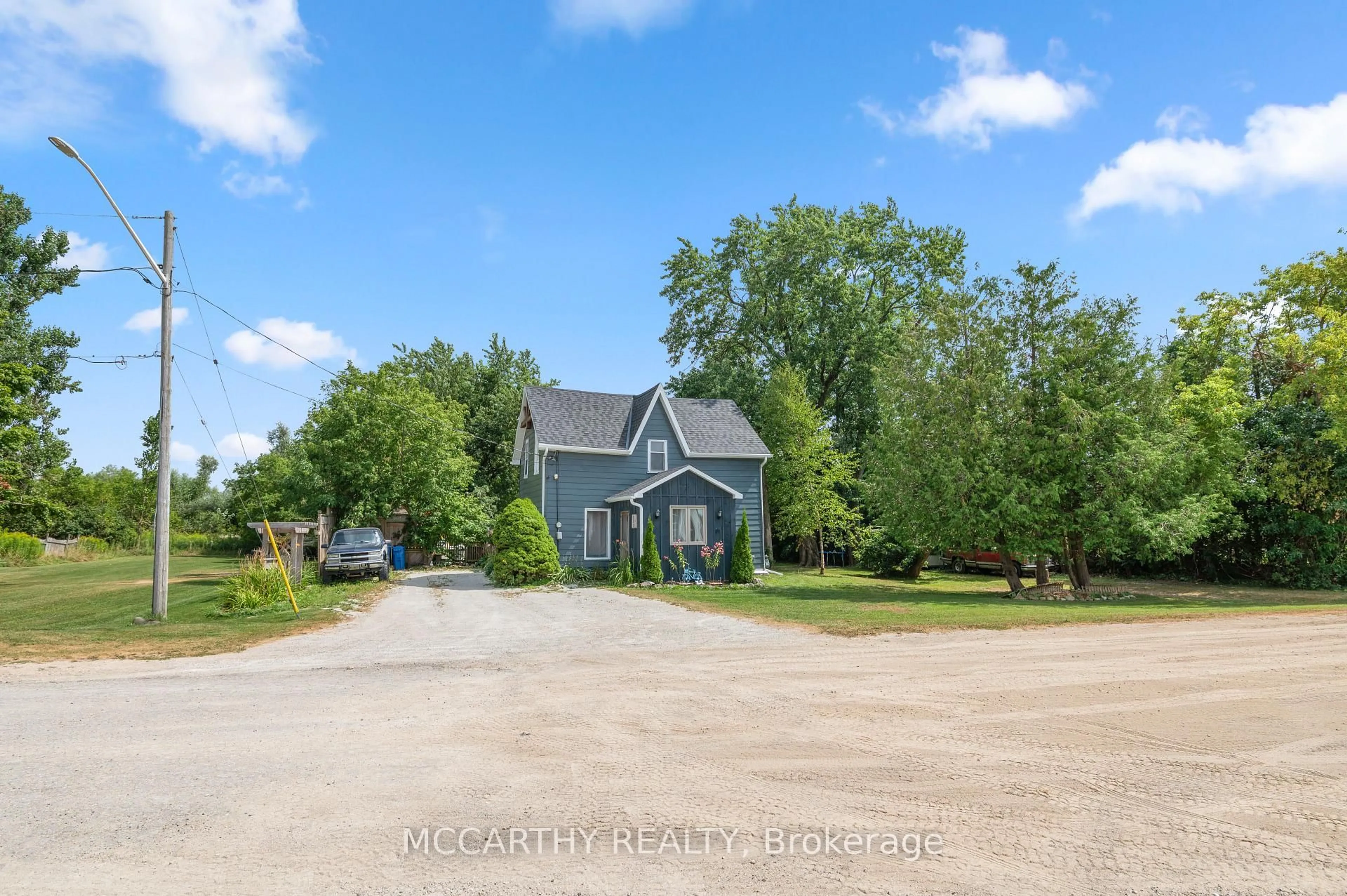 A pic from outside/outdoor area/front of a property/back of a property/a pic from drone, street for 180 Grey St, Southgate Ontario N0C 1B0