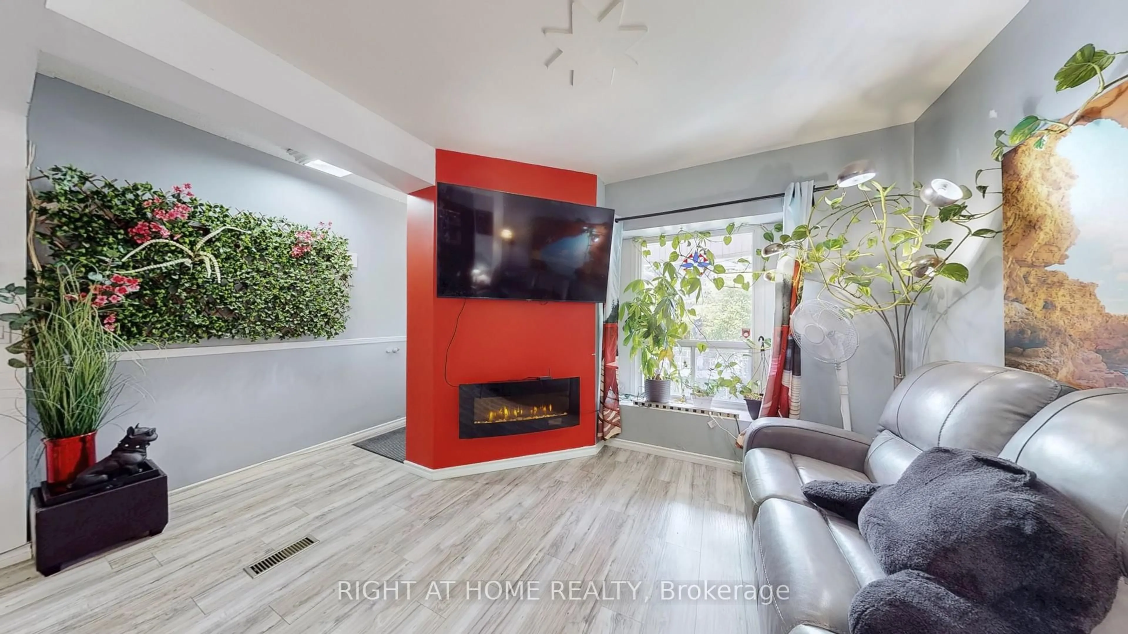 Home theater for 89 Keith St, Hamilton Ontario L8L 3S5