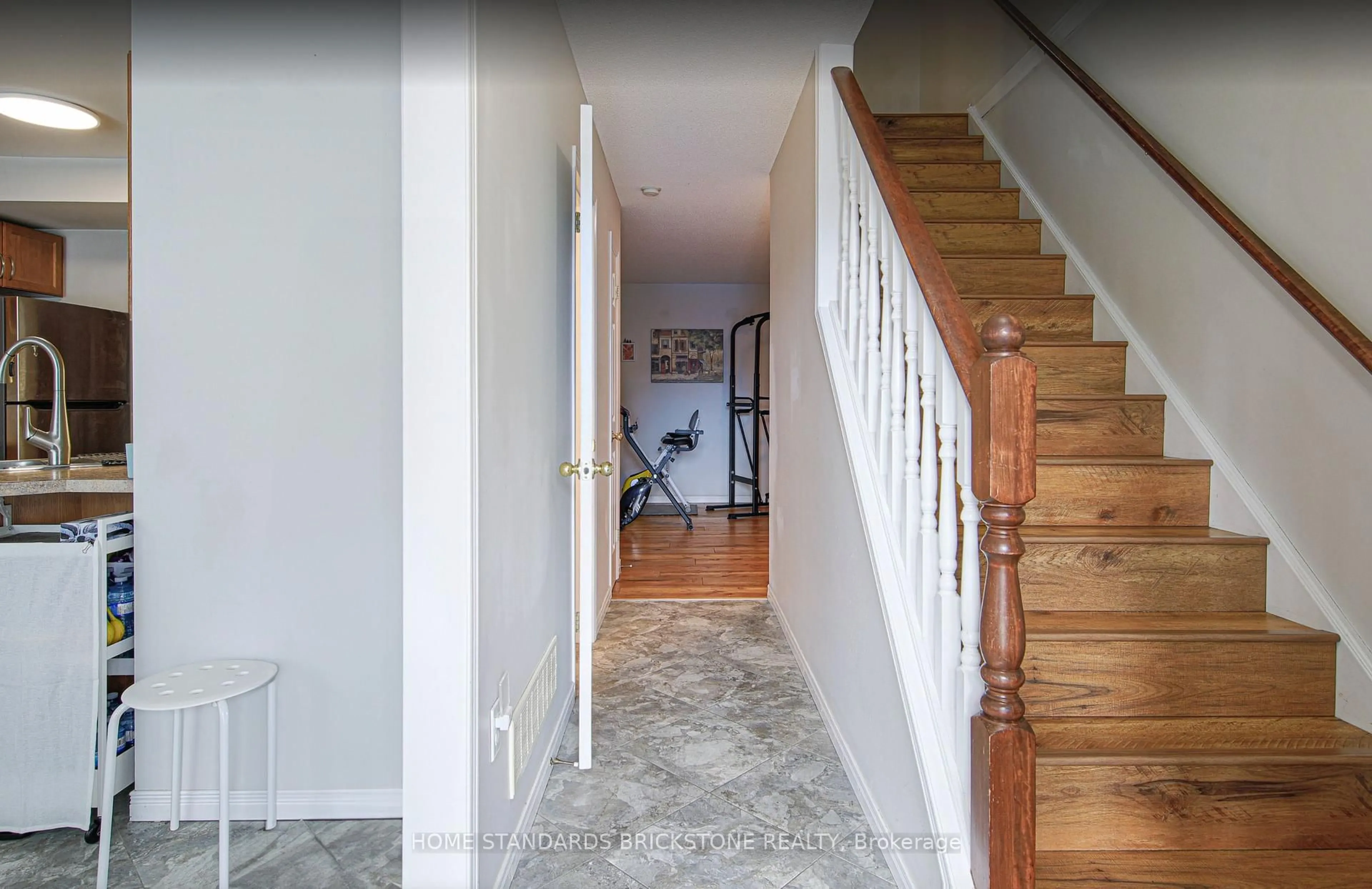 Indoor entryway for 1320 Savannah Dr #80, London North Ontario N5X 0B7