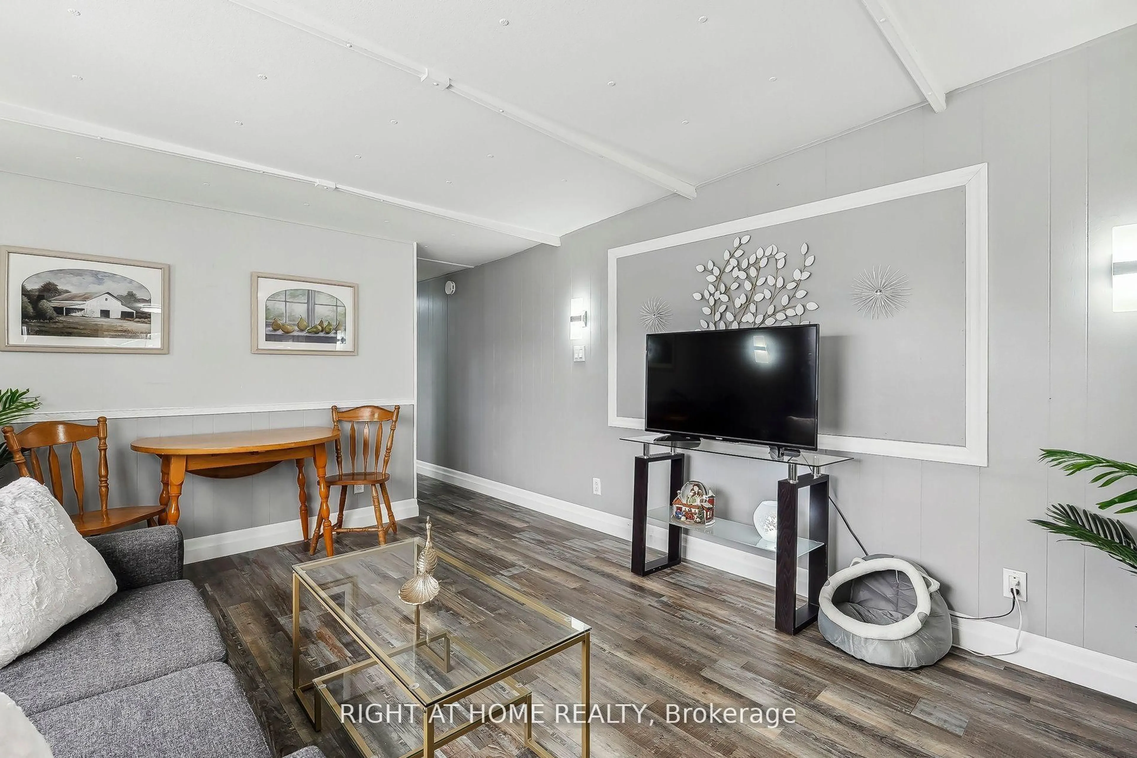 Living room with furniture, unknown for 4584 Abigail Lane, Lincoln Ontario L3J 0W1