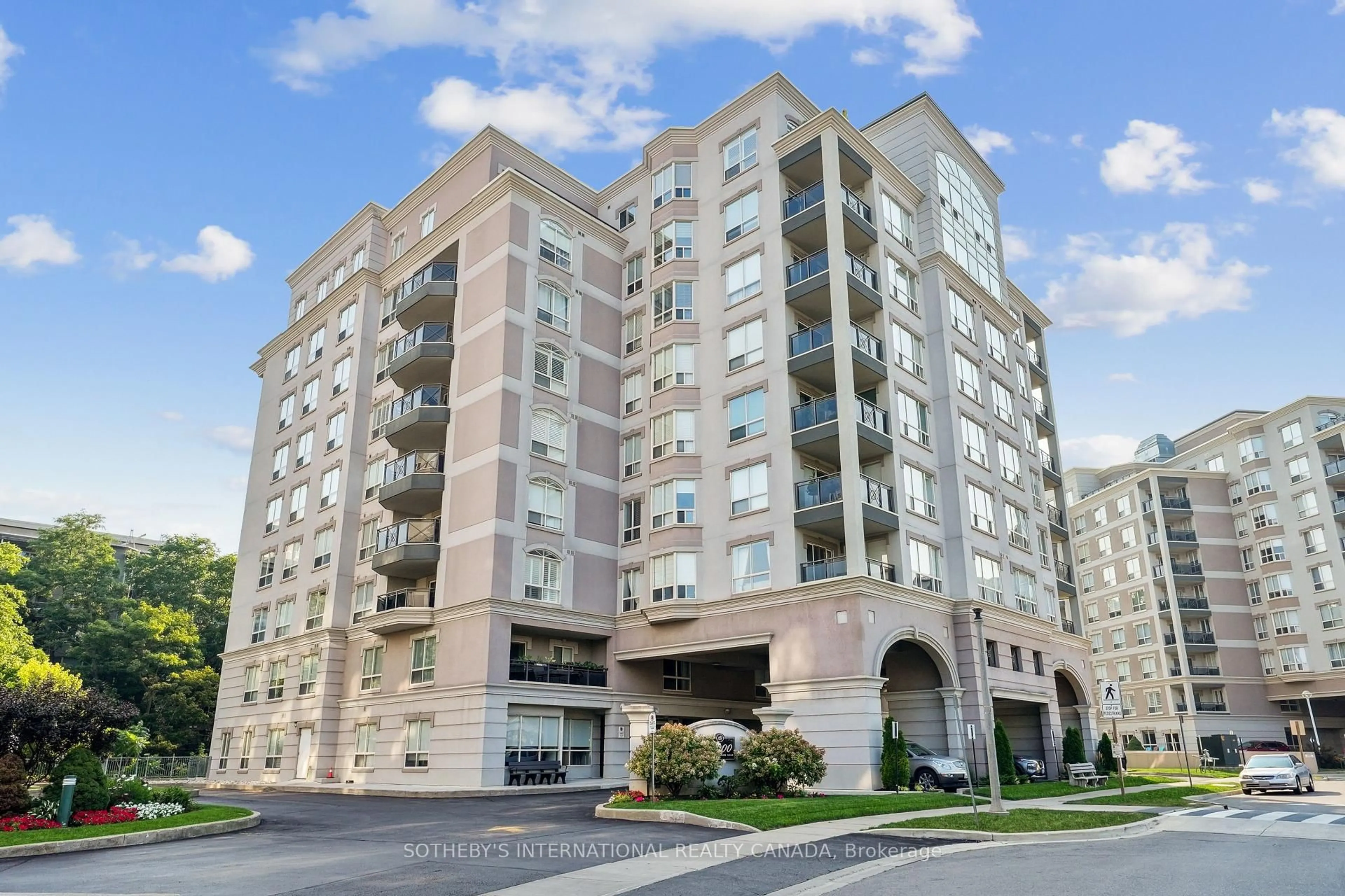 Indoor foyer for 2000 Creekside Dr #103, Hamilton Ontario L9H 7S7