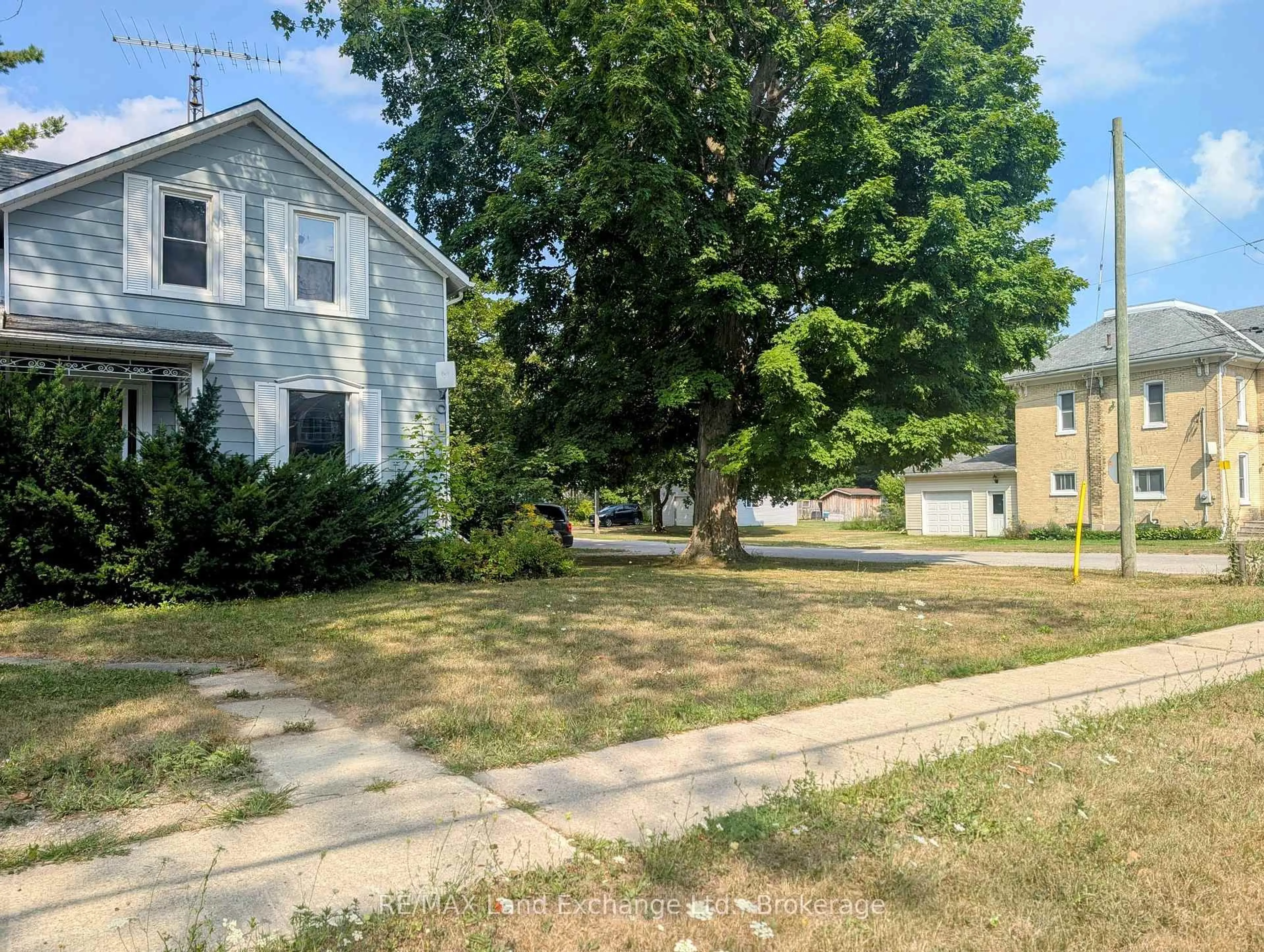 A pic from outside/outdoor area/front of a property/back of a property/a pic from drone, street for 431 Coombs St, North Huron Ontario N0M 1H0
