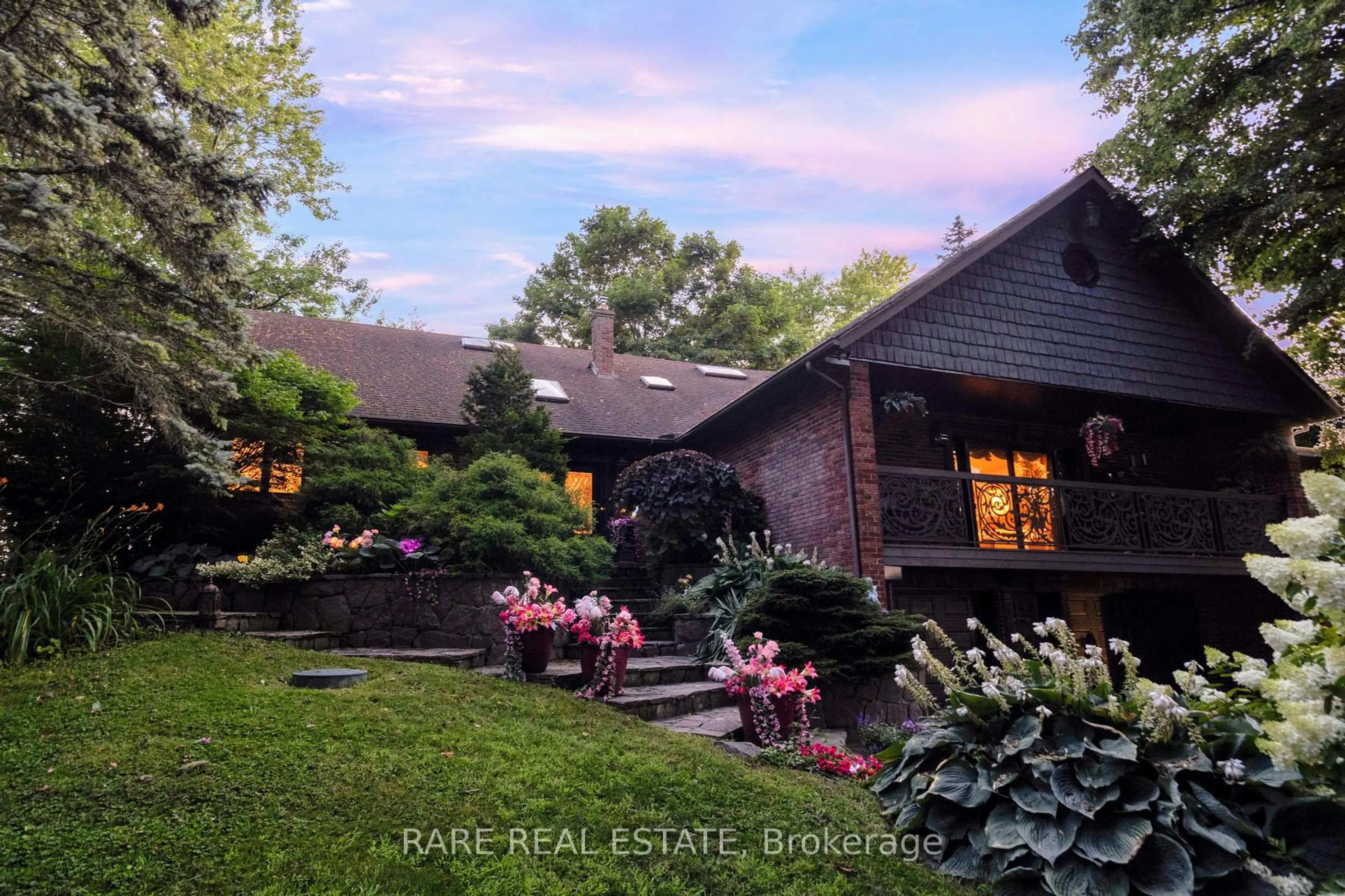 A pic from outside/outdoor area/front of a property/back of a property/a pic from drone, unknown for 735 Lakeshore Rd, Port Colborne Ontario L3K 5V3