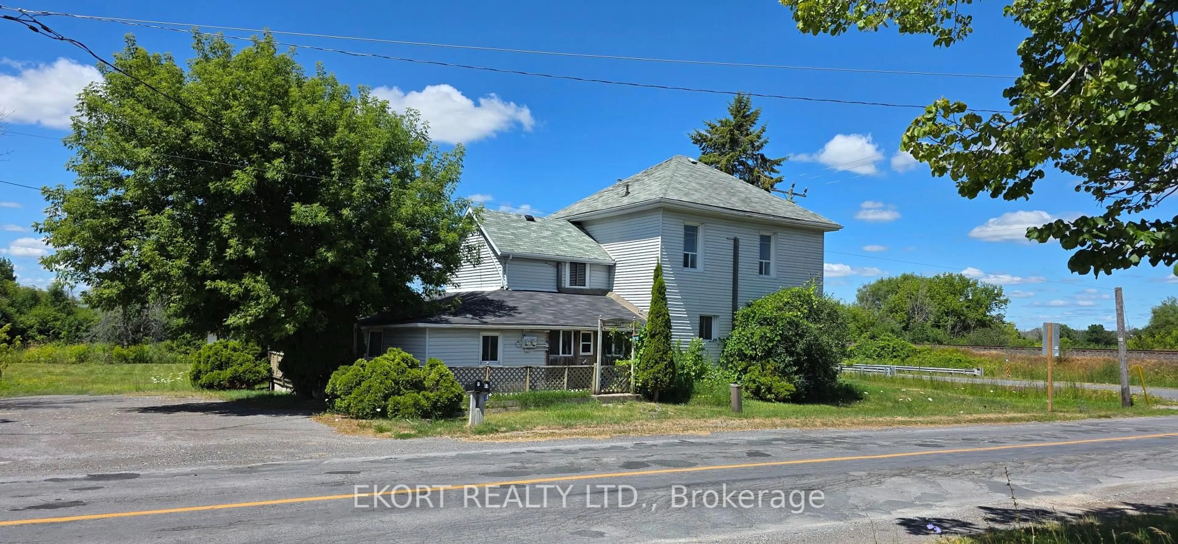 A pic from outside/outdoor area/front of a property/back of a property/a pic from drone, building for 533 Avonlough Rd, Belleville Ontario K8N 4Z2