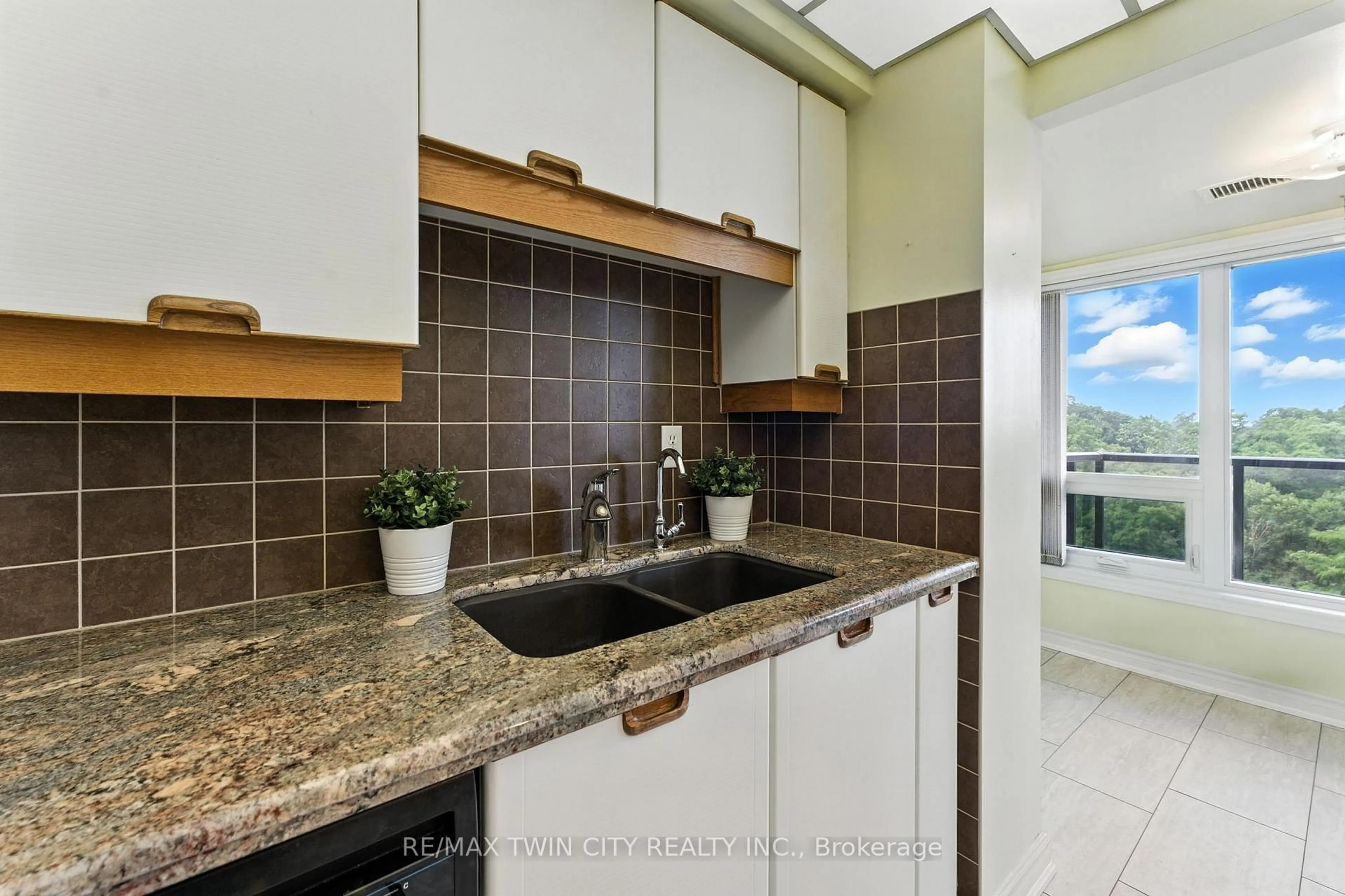 Standard kitchen, ceramic/tile floor for 237 King St #1104, Cambridge Ontario N3H 5L2