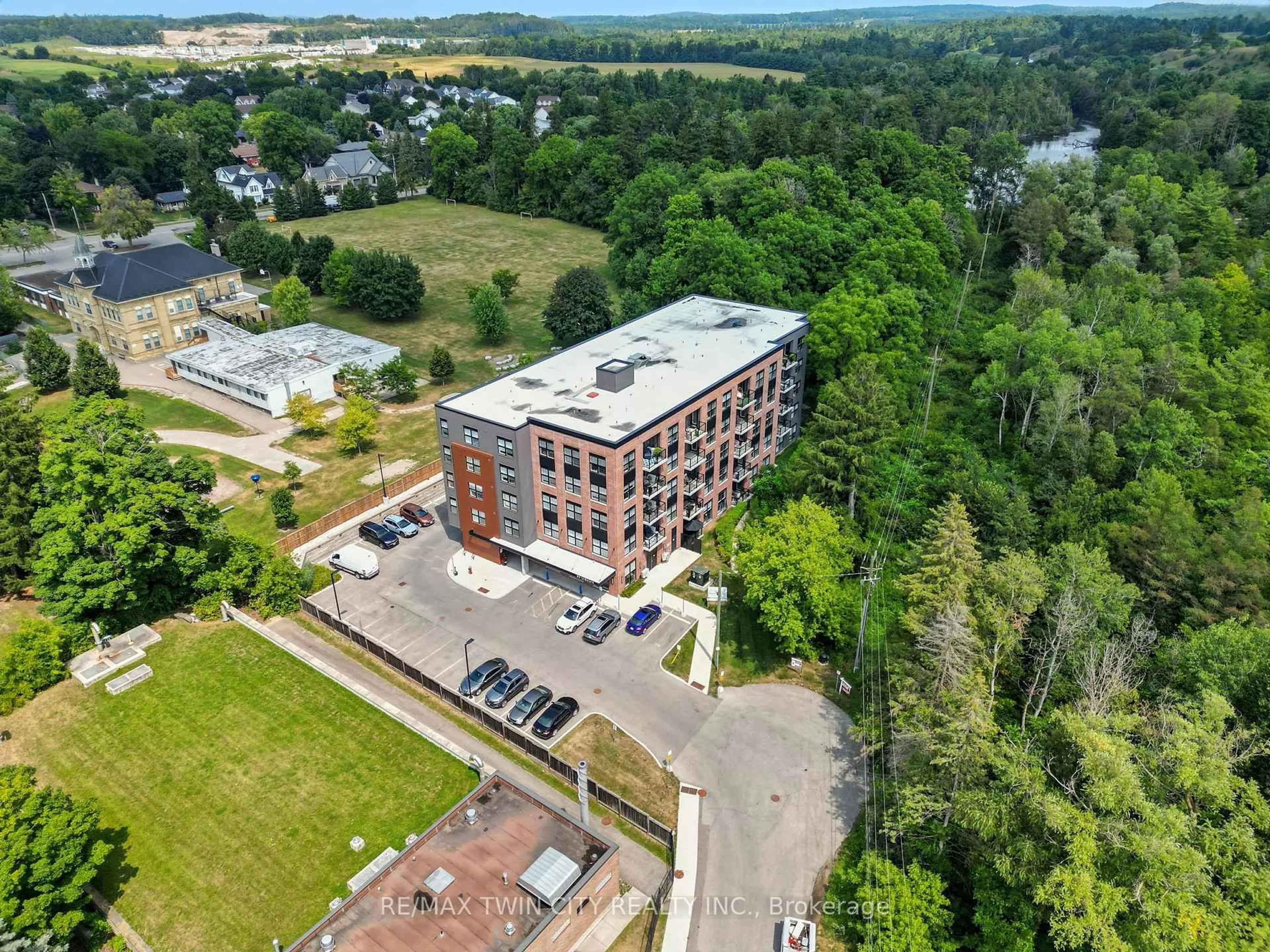 A pic from outside/outdoor area/front of a property/back of a property/a pic from drone, building for 88 Gibson St #403, North Dumfries Ontario N0B 1E0