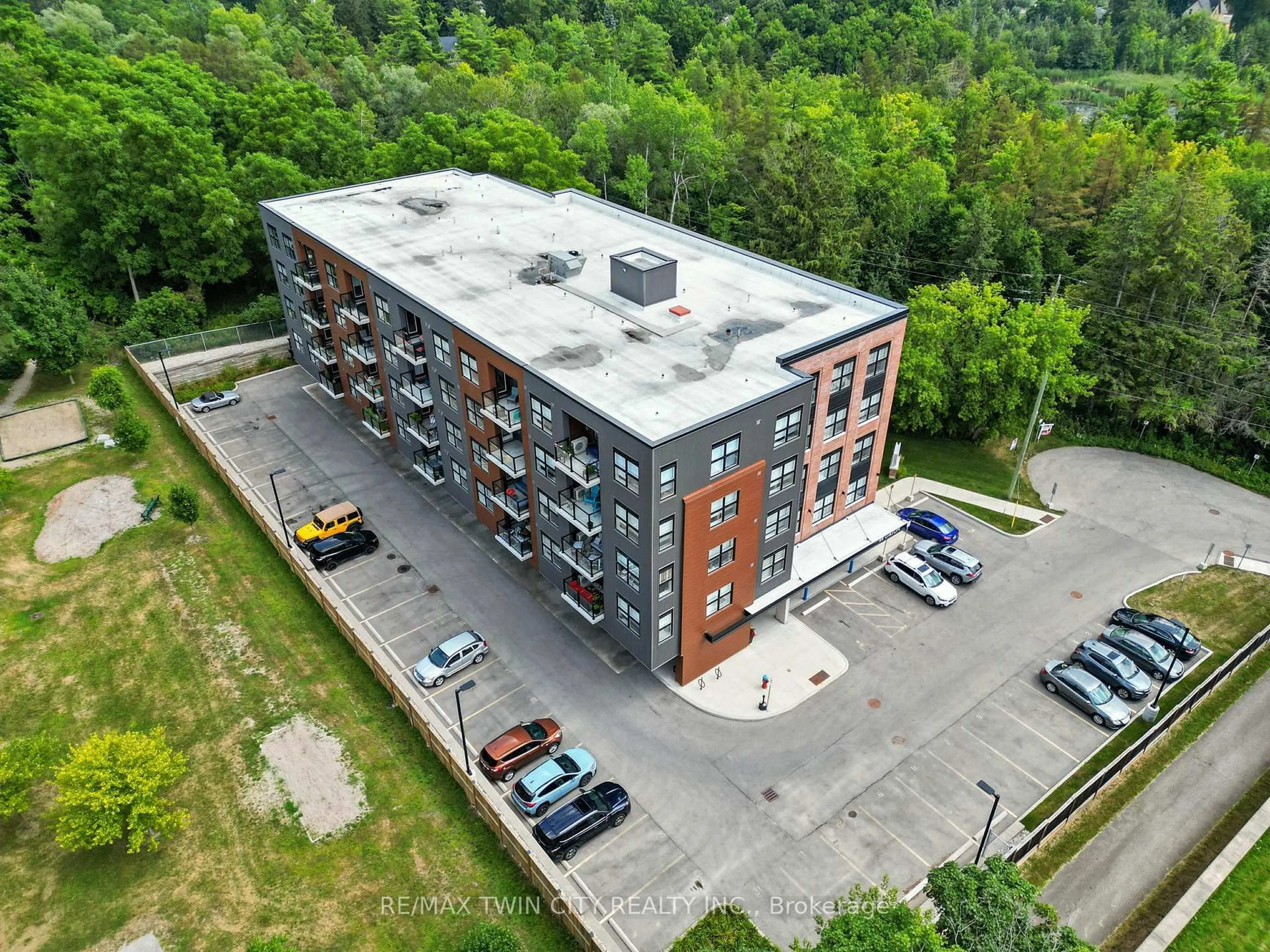 A pic from outside/outdoor area/front of a property/back of a property/a pic from drone, building for 88 Gibson St #403, North Dumfries Ontario N0B 1E0