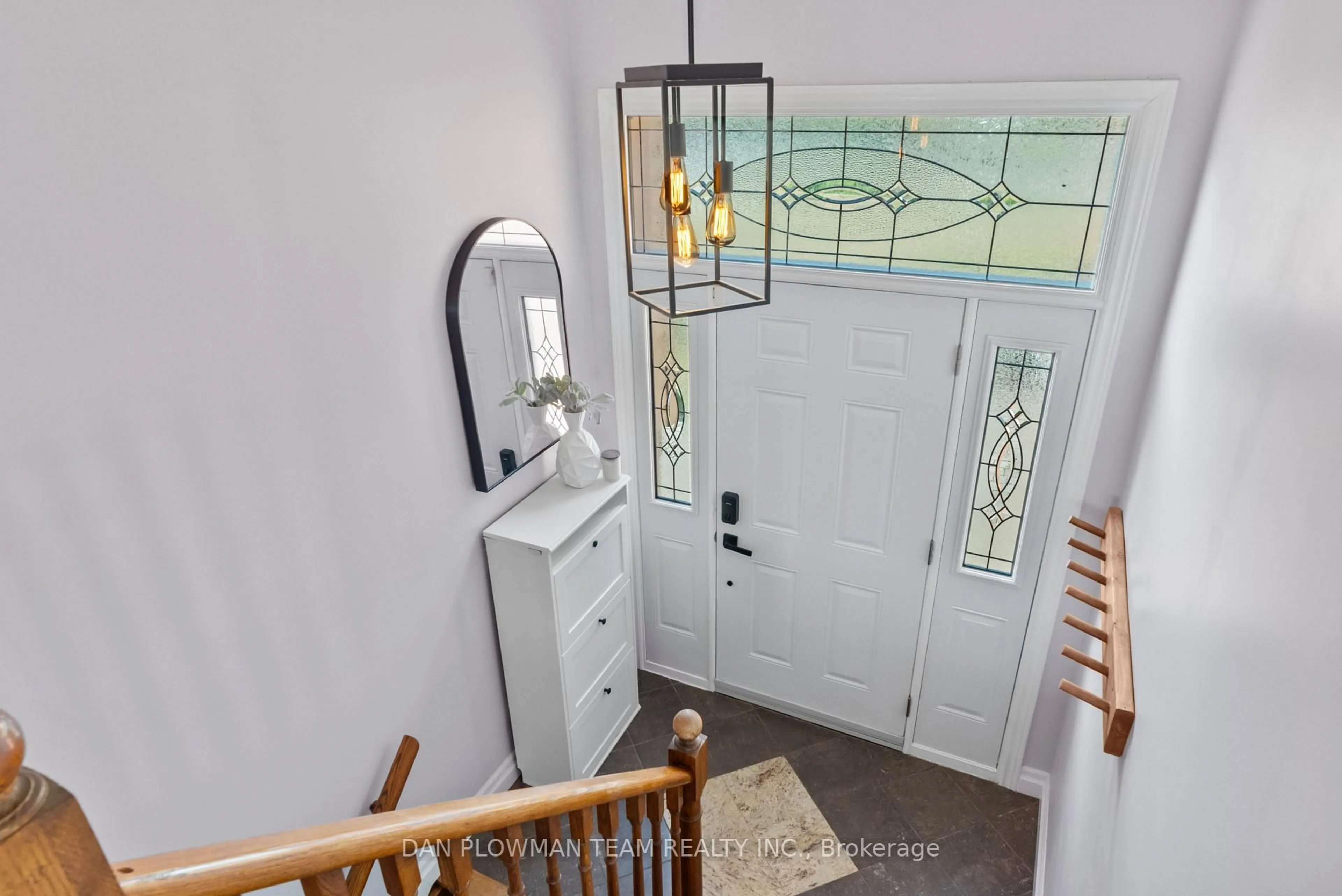 Indoor entryway for 478 Telecom Rd, Kawartha Lakes Ontario L0A 1K0