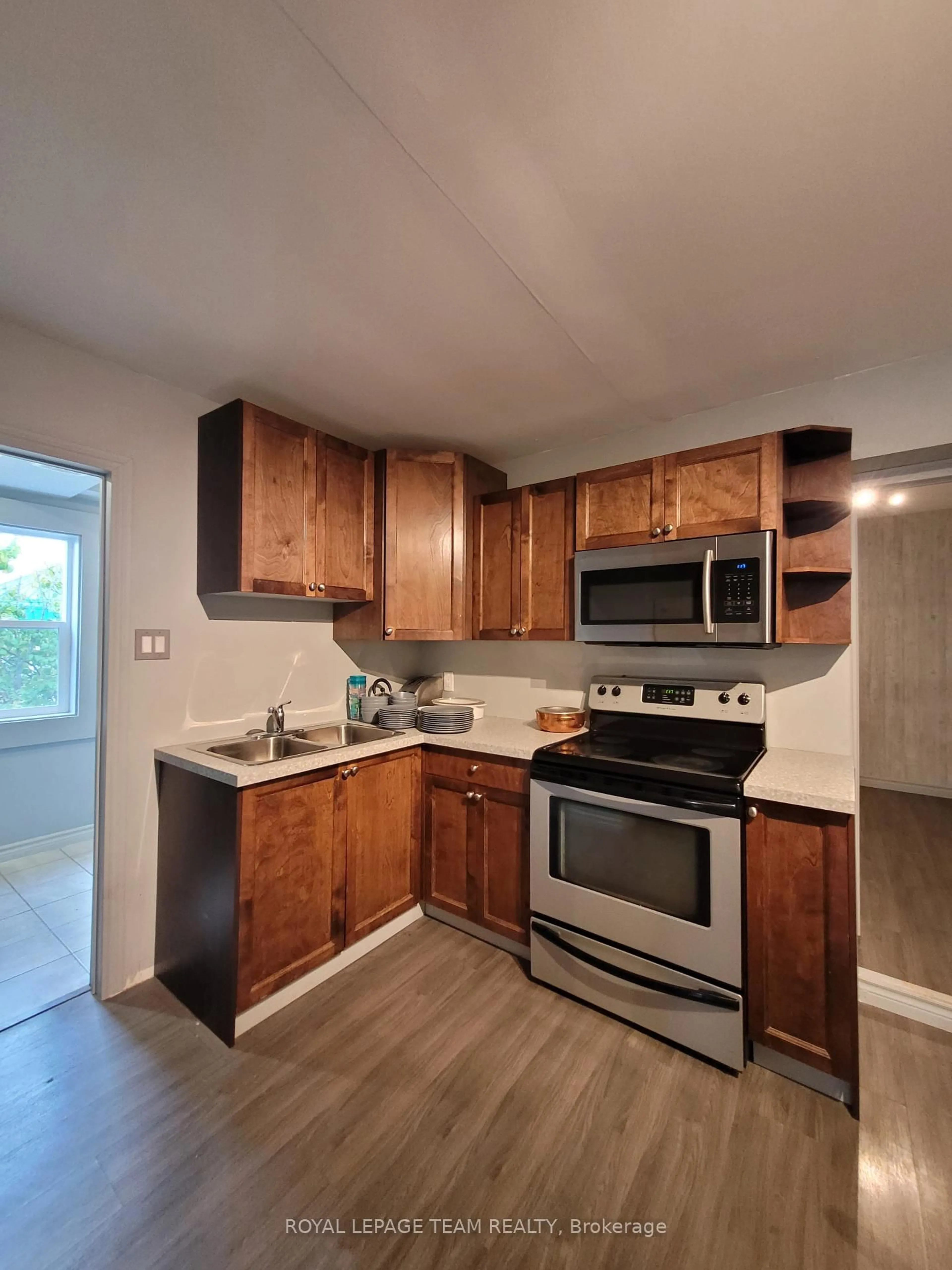 Standard kitchen, unknown for 1008 ST. LAURENT Blvd, Ottawa Ontario K1K 3B4