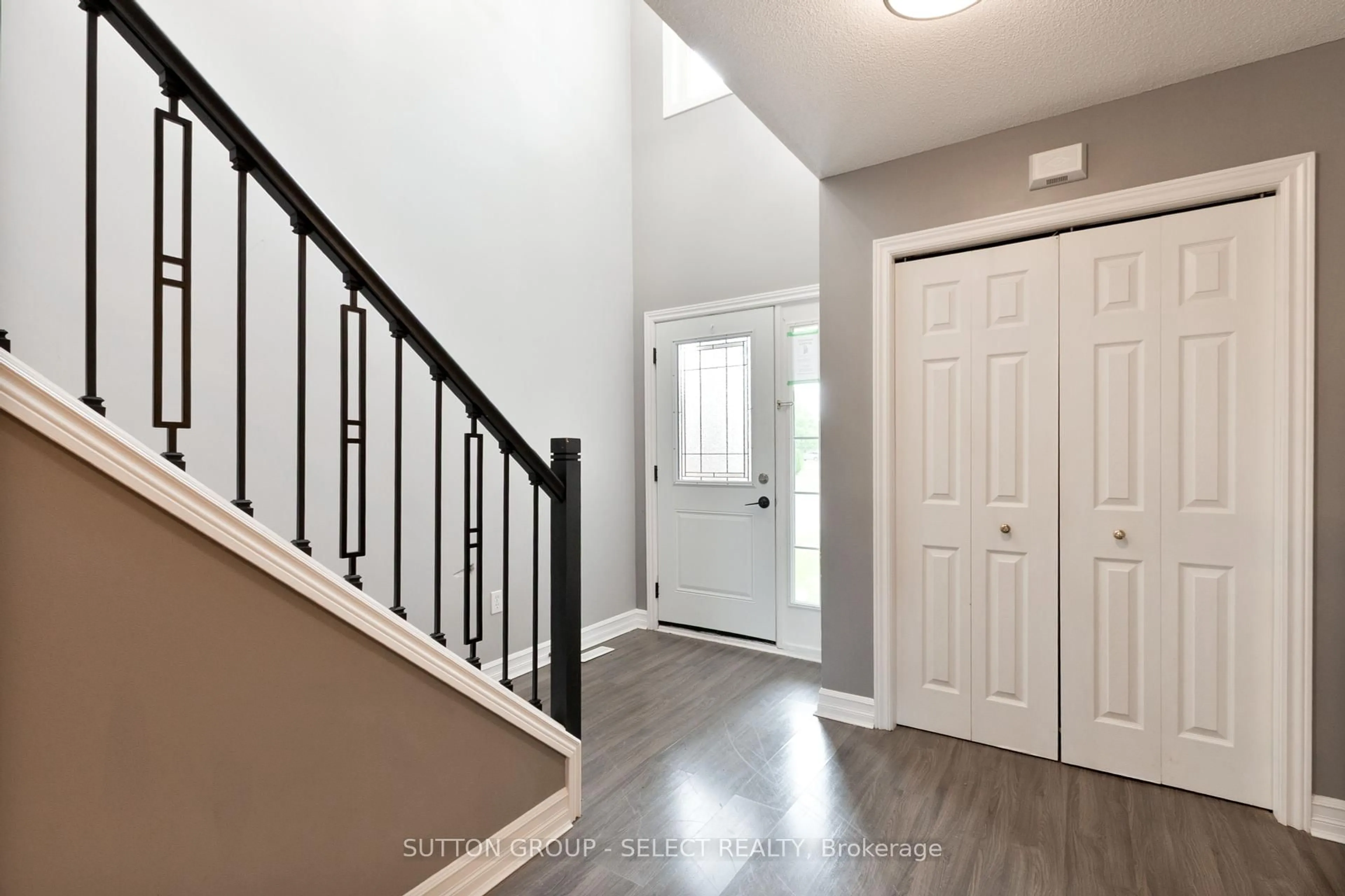 Indoor entryway for 1666 McNeil Rd, London South Ontario N6M 0A3