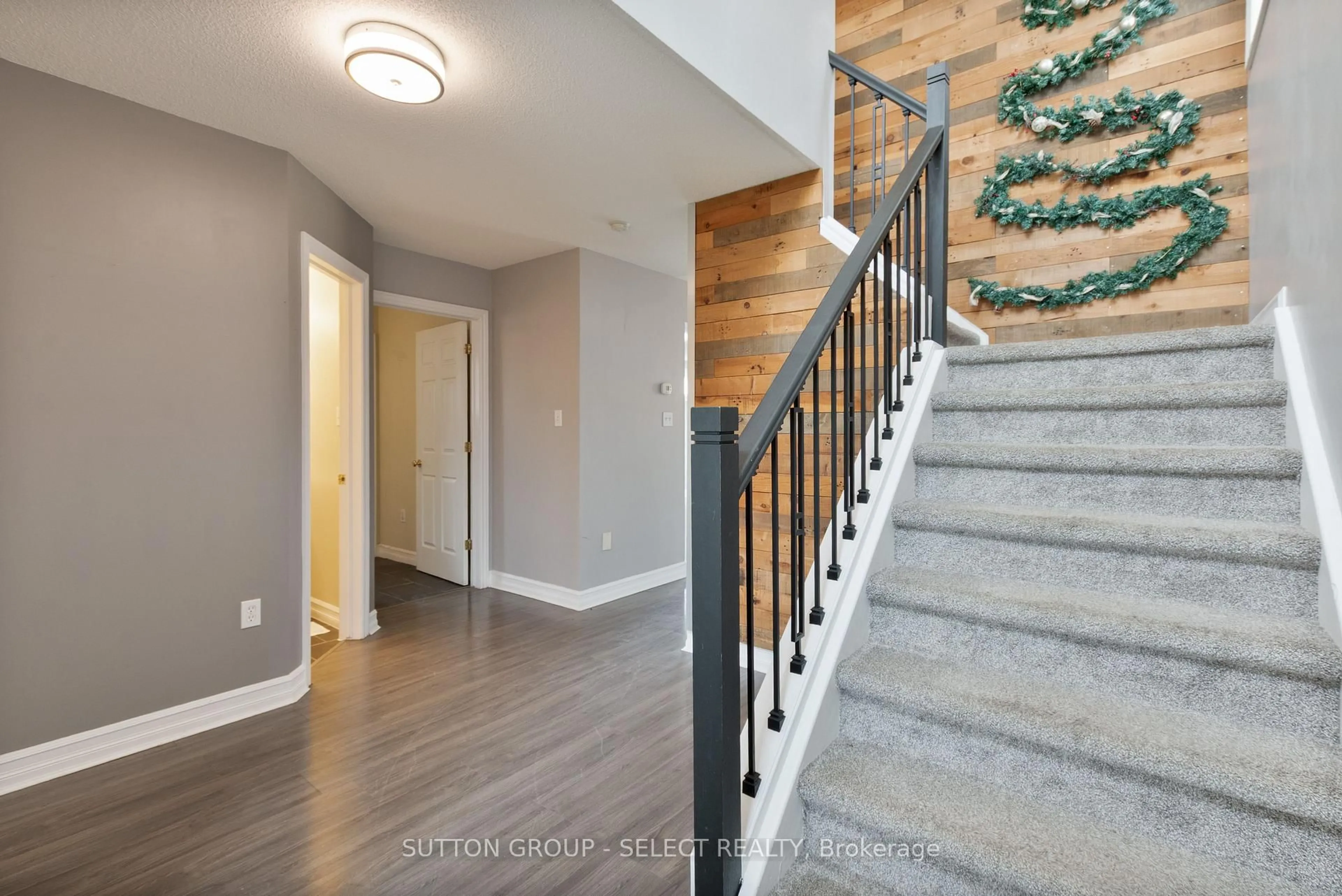 Indoor entryway for 1666 McNeil Rd, London South Ontario N6M 0A3