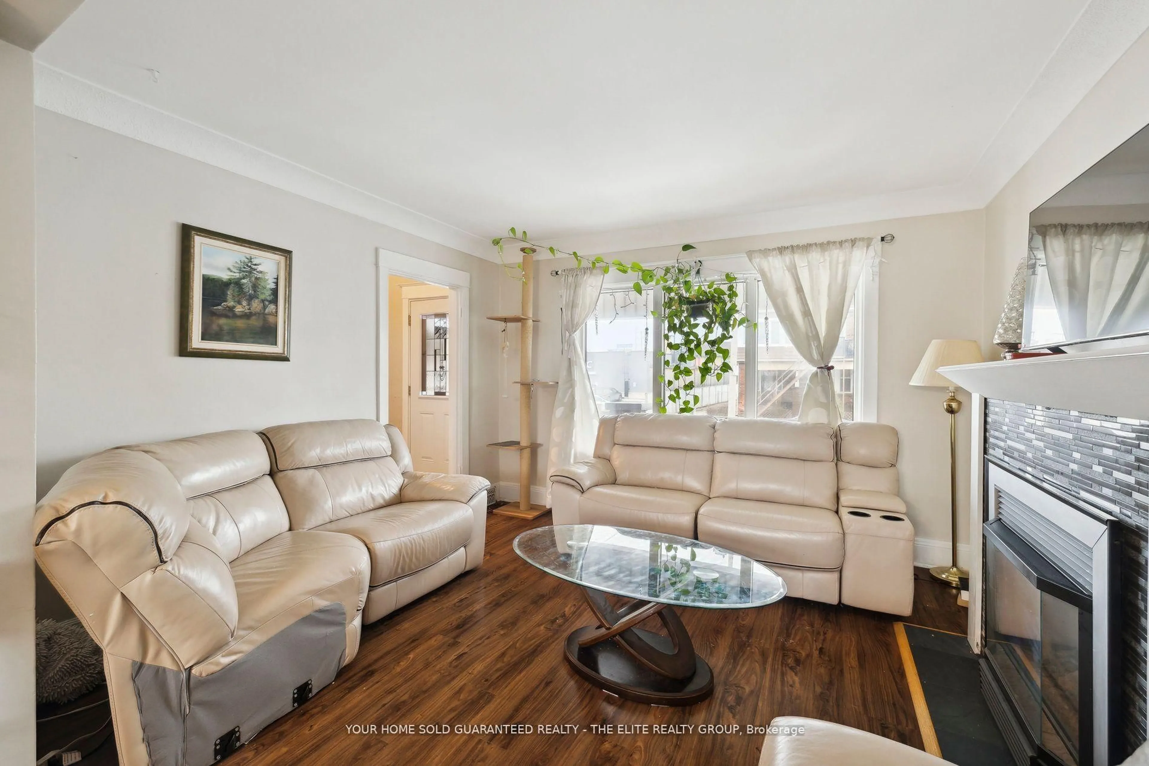 Living room with furniture, unknown for 167 Balsam Ave, Hamilton Ontario L8L 6Y4