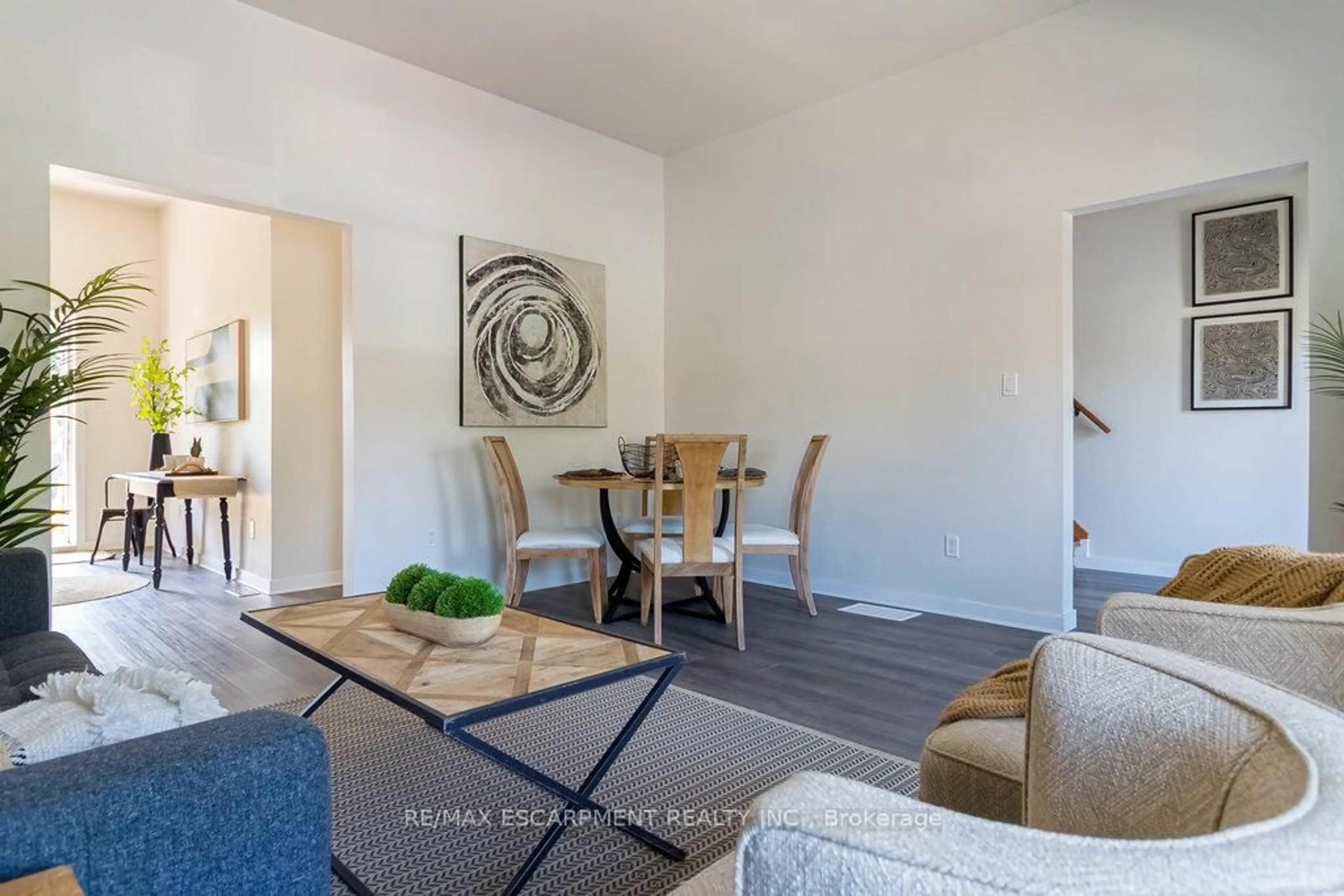 Living room with furniture, unknown for 111 Wellington St, Hamilton Ontario L8N 2R3