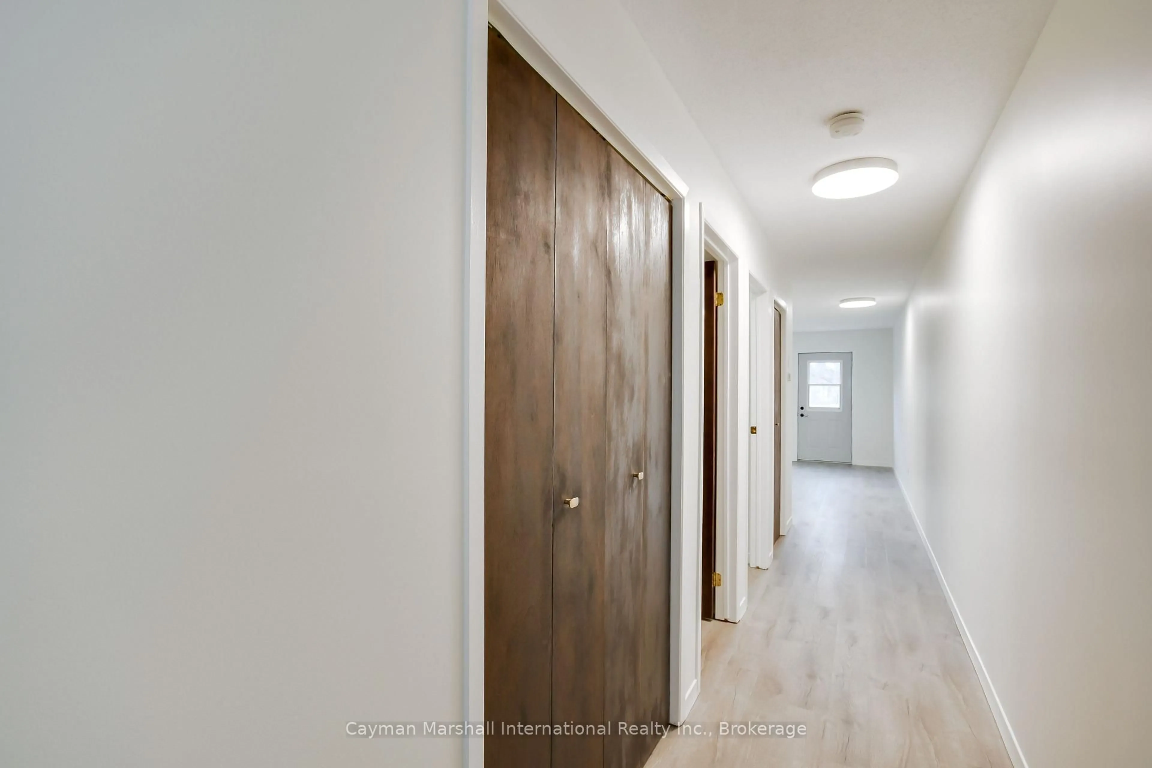 Indoor entryway for 155/157 Woodchester Ave, Bracebridge Ontario P1L 1H8