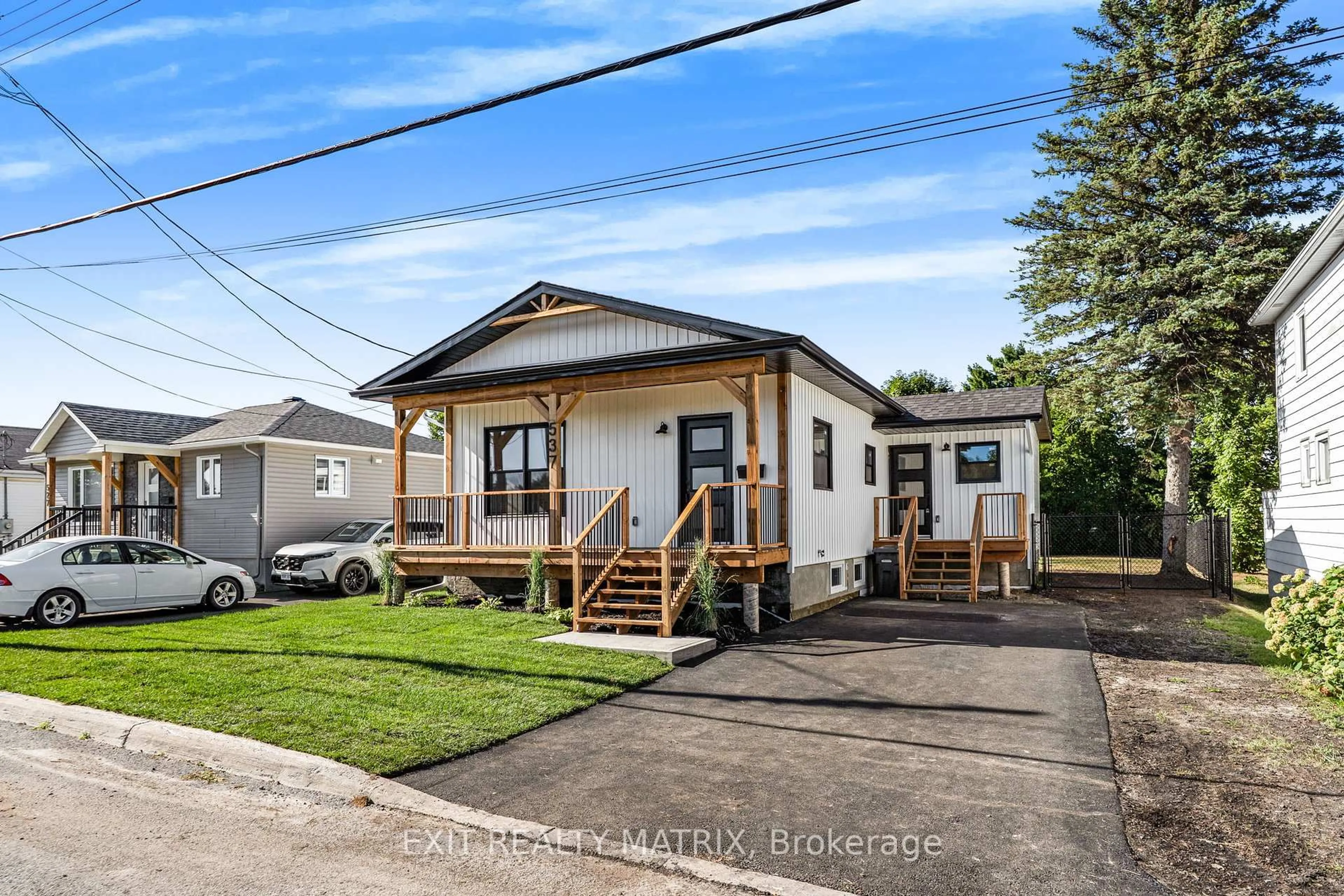 Home with vinyl exterior material, street for 537 Higginson St, Hawkesbury Ontario K6A 1G9