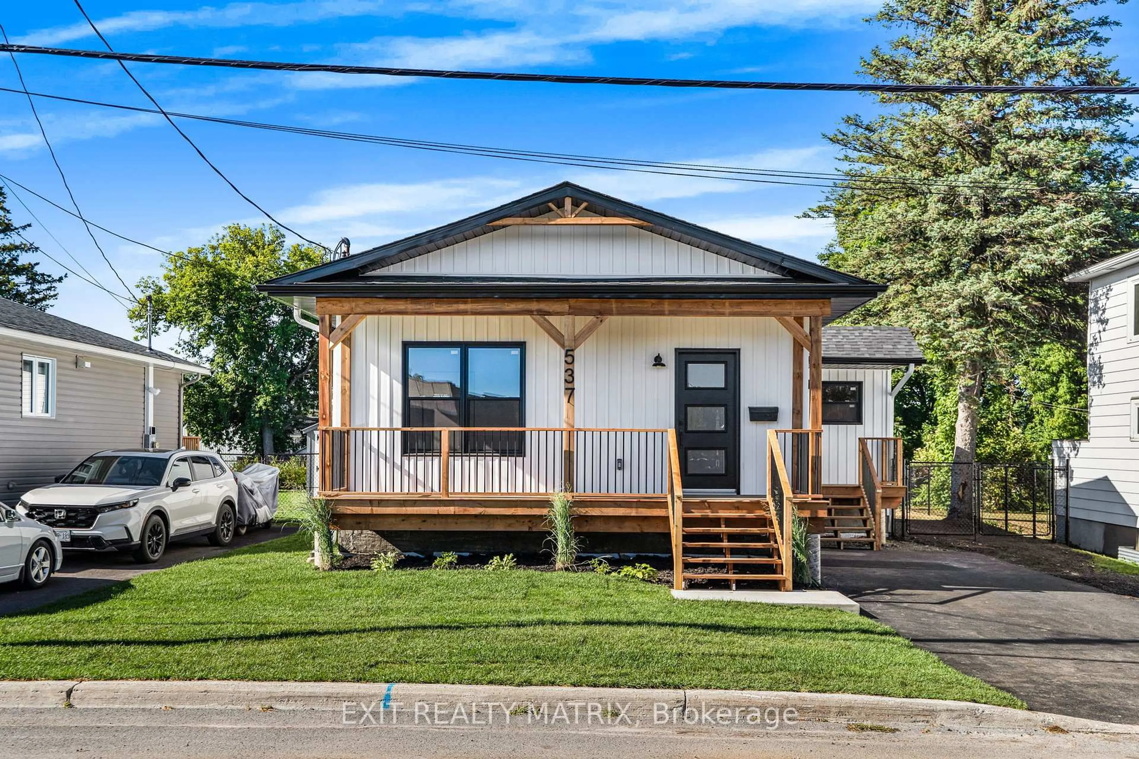 Home with vinyl exterior material, street for 537 Higginson St, Hawkesbury Ontario K6A 1G9