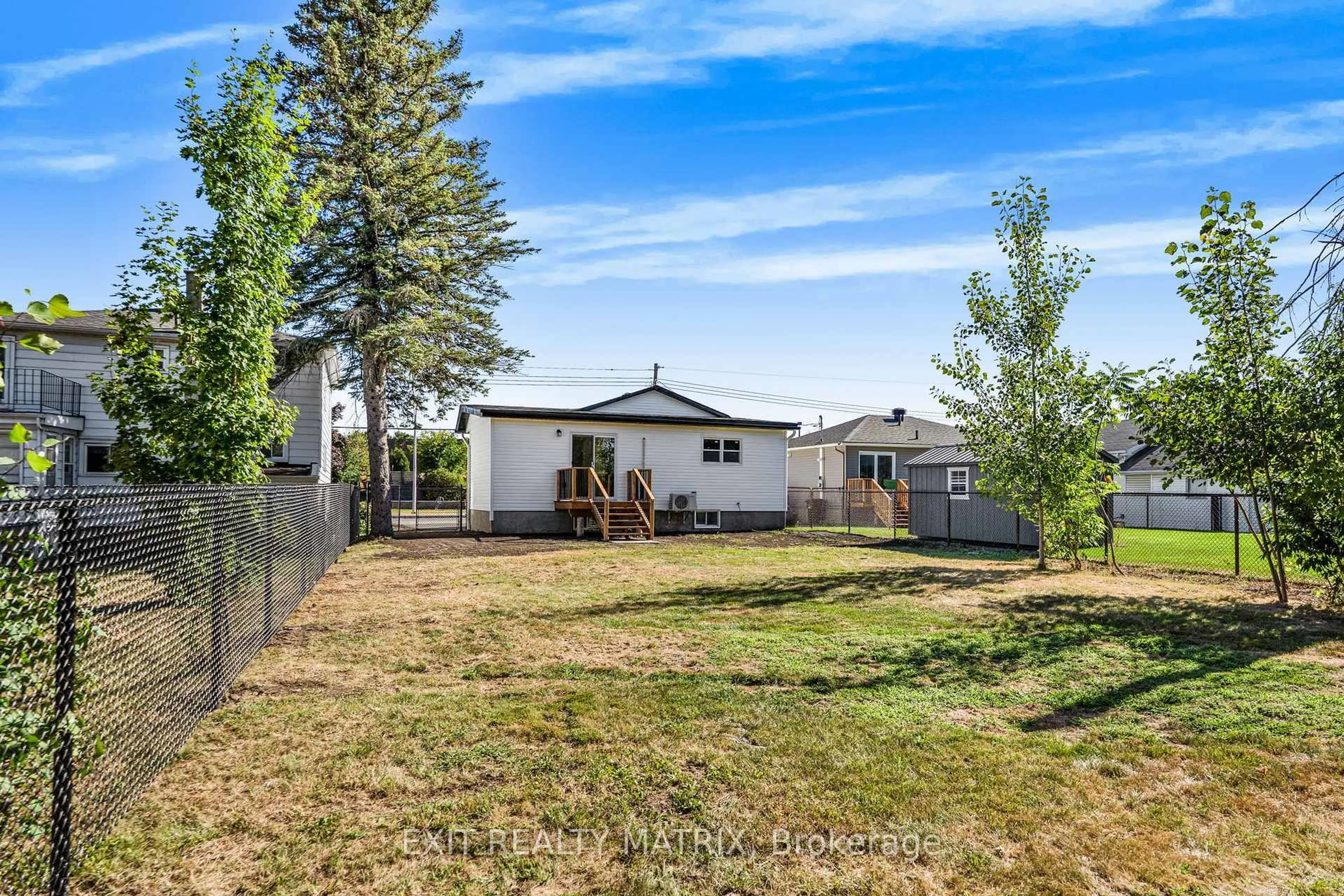 A pic from outside/outdoor area/front of a property/back of a property/a pic from drone, mountain view for 537 Higginson St, Hawkesbury Ontario K6A 1G9