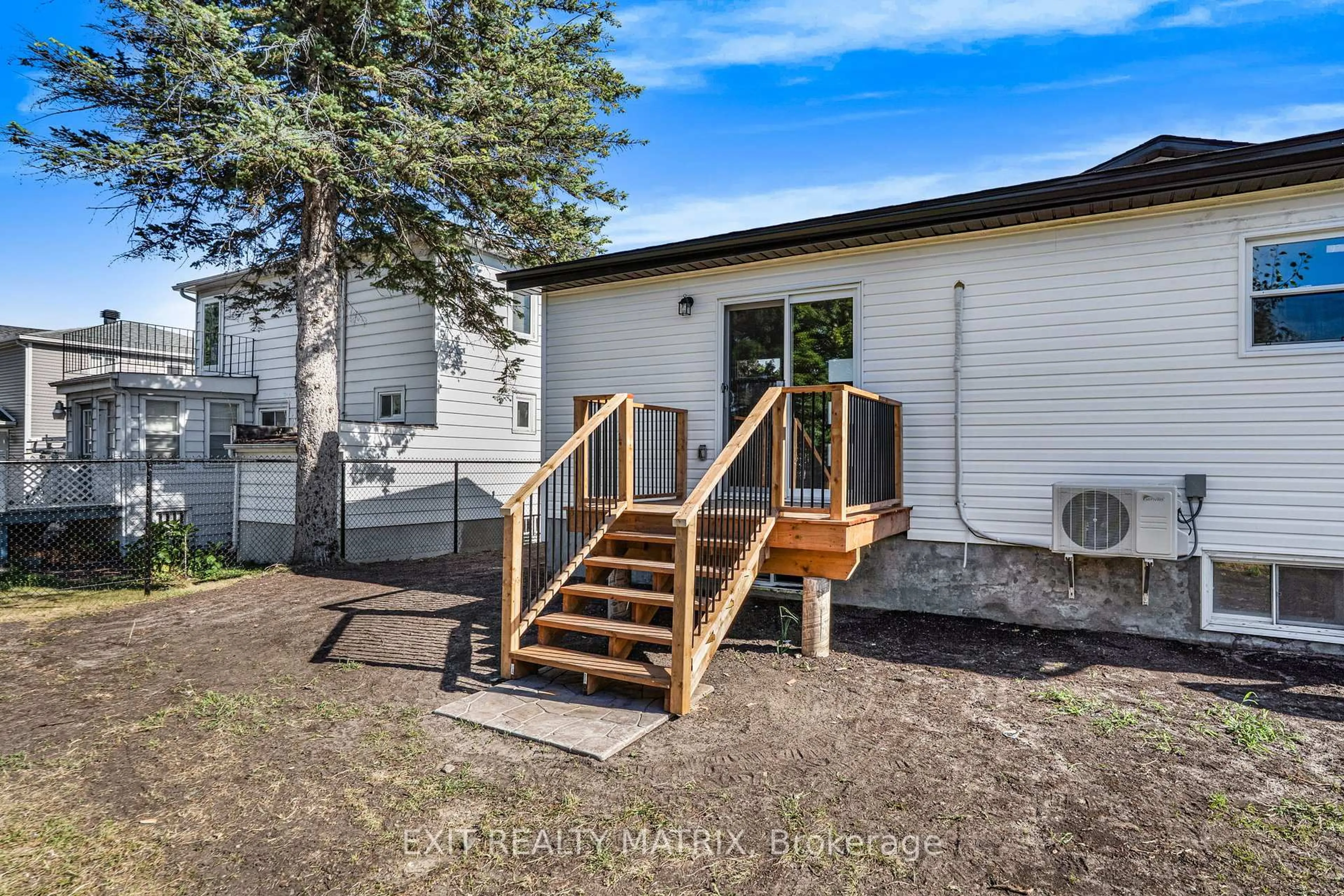 Unknown for 537 Higginson St, Hawkesbury Ontario K6A 1G9