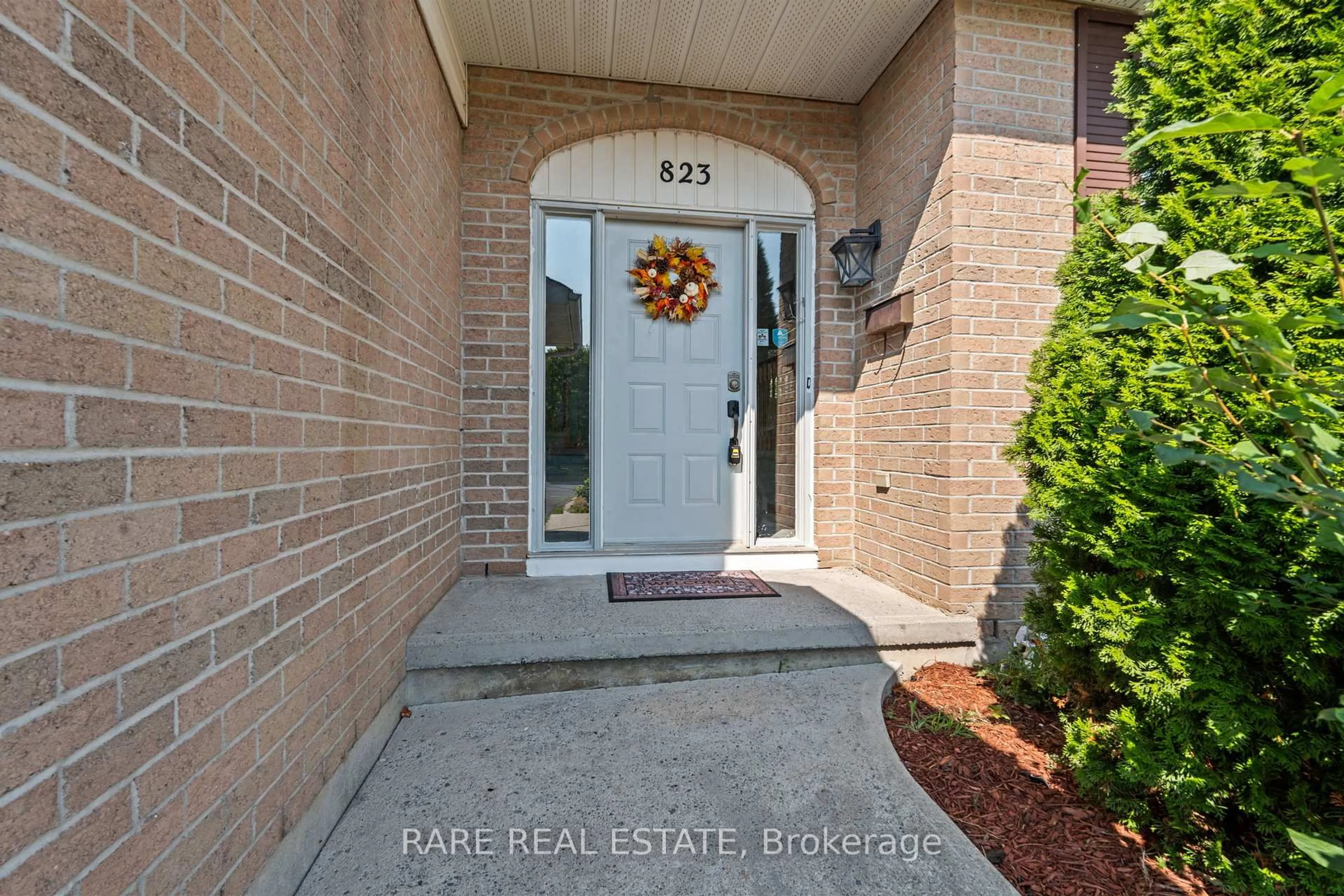 Indoor entryway for 823 Brandy Crt, Kingston Ontario K7M 8J7
