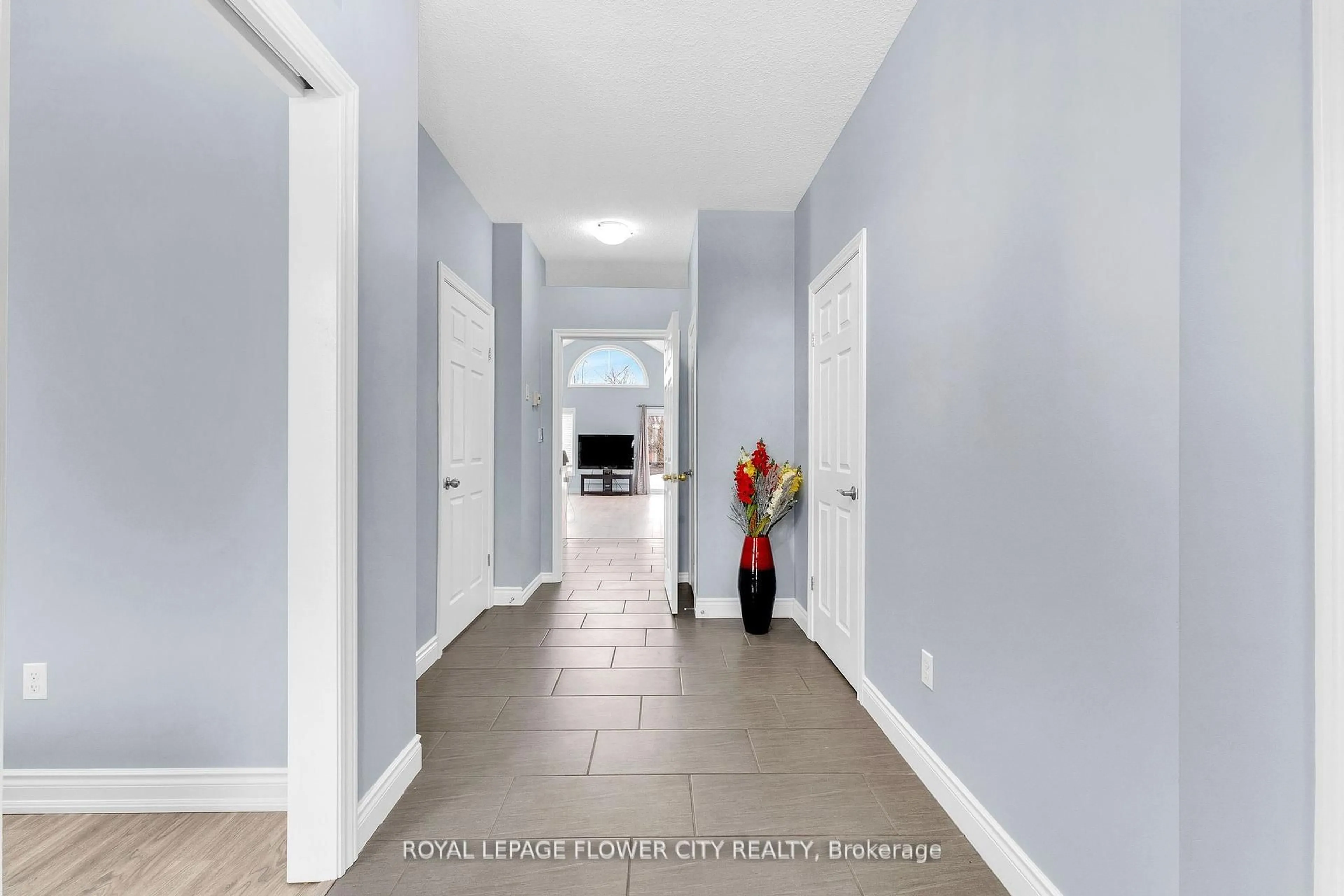 Indoor entryway for 724 Garden Crt, Woodstock Ontario N4T 1W6