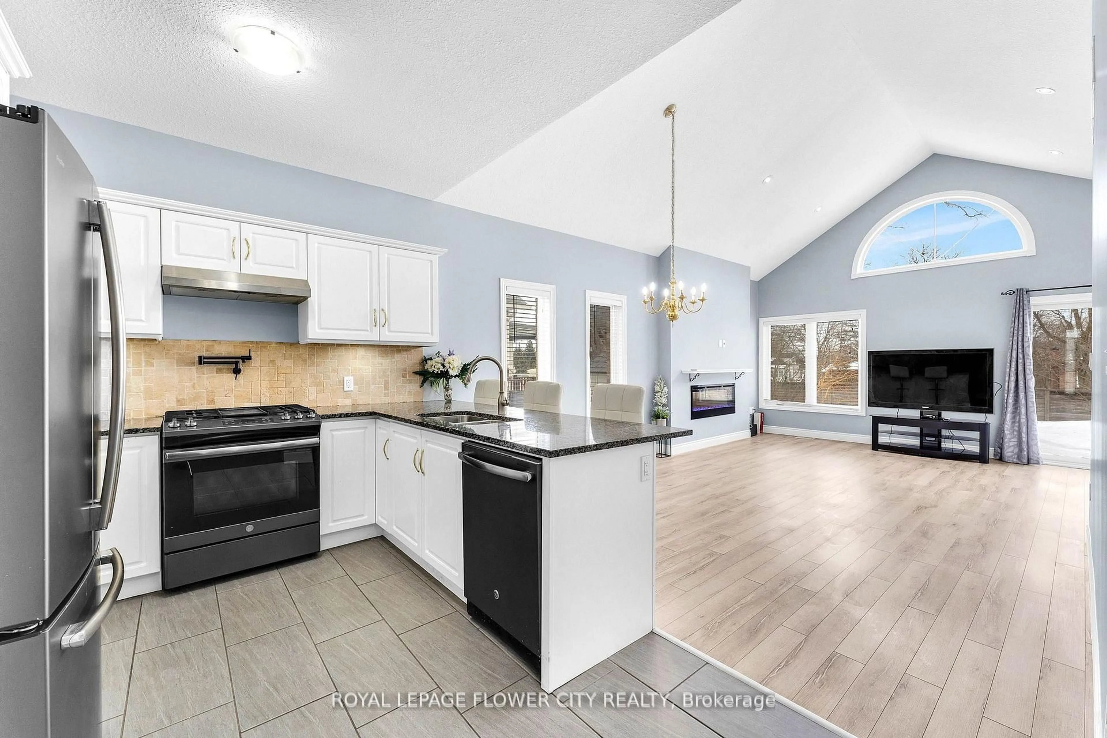 Open concept kitchen, ceramic/tile floor for 724 Garden Crt, Woodstock Ontario N4T 1W6