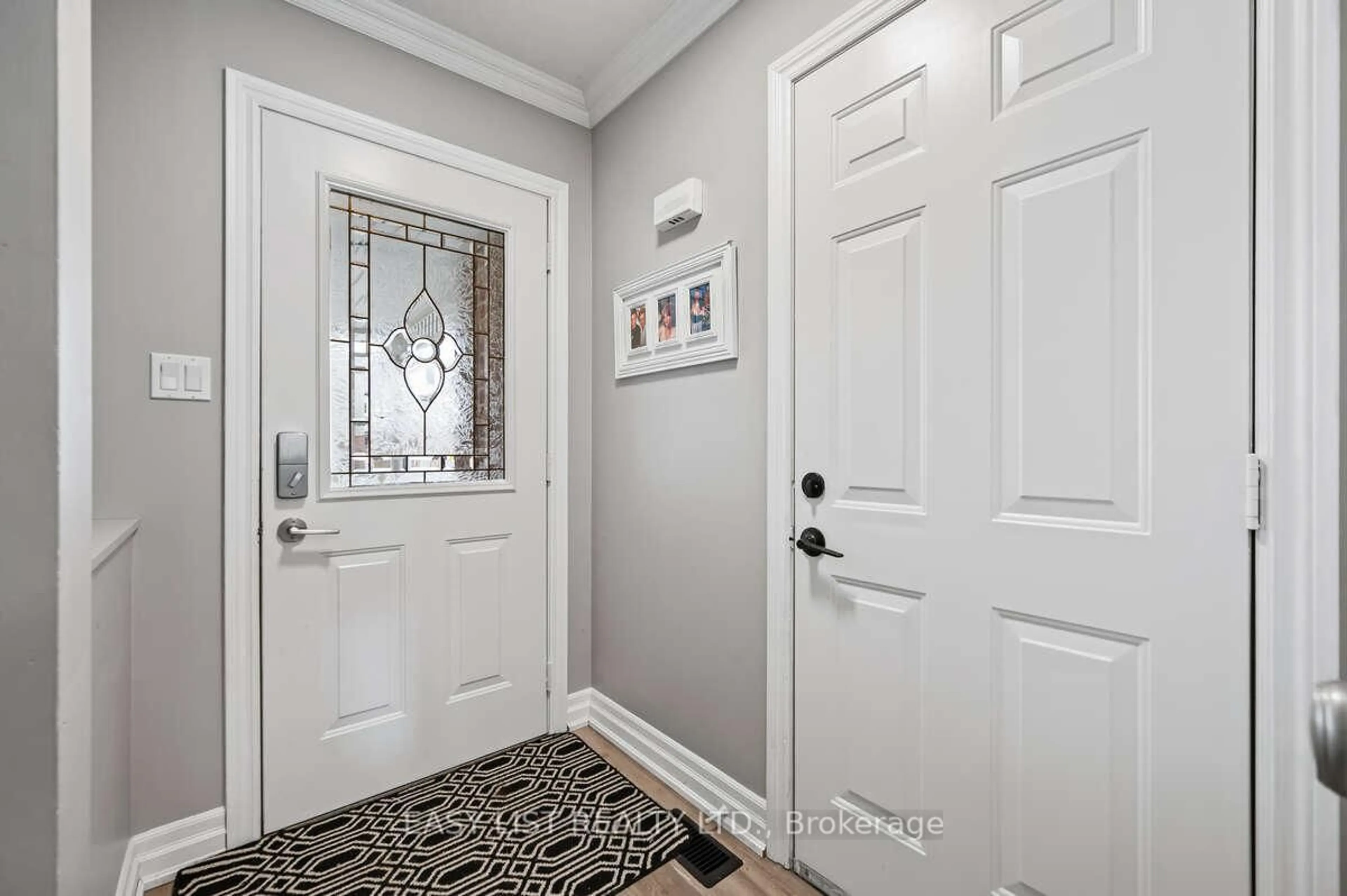 Indoor entryway for 128 Marcy Cres, Cambridge Ontario N3C 4H6