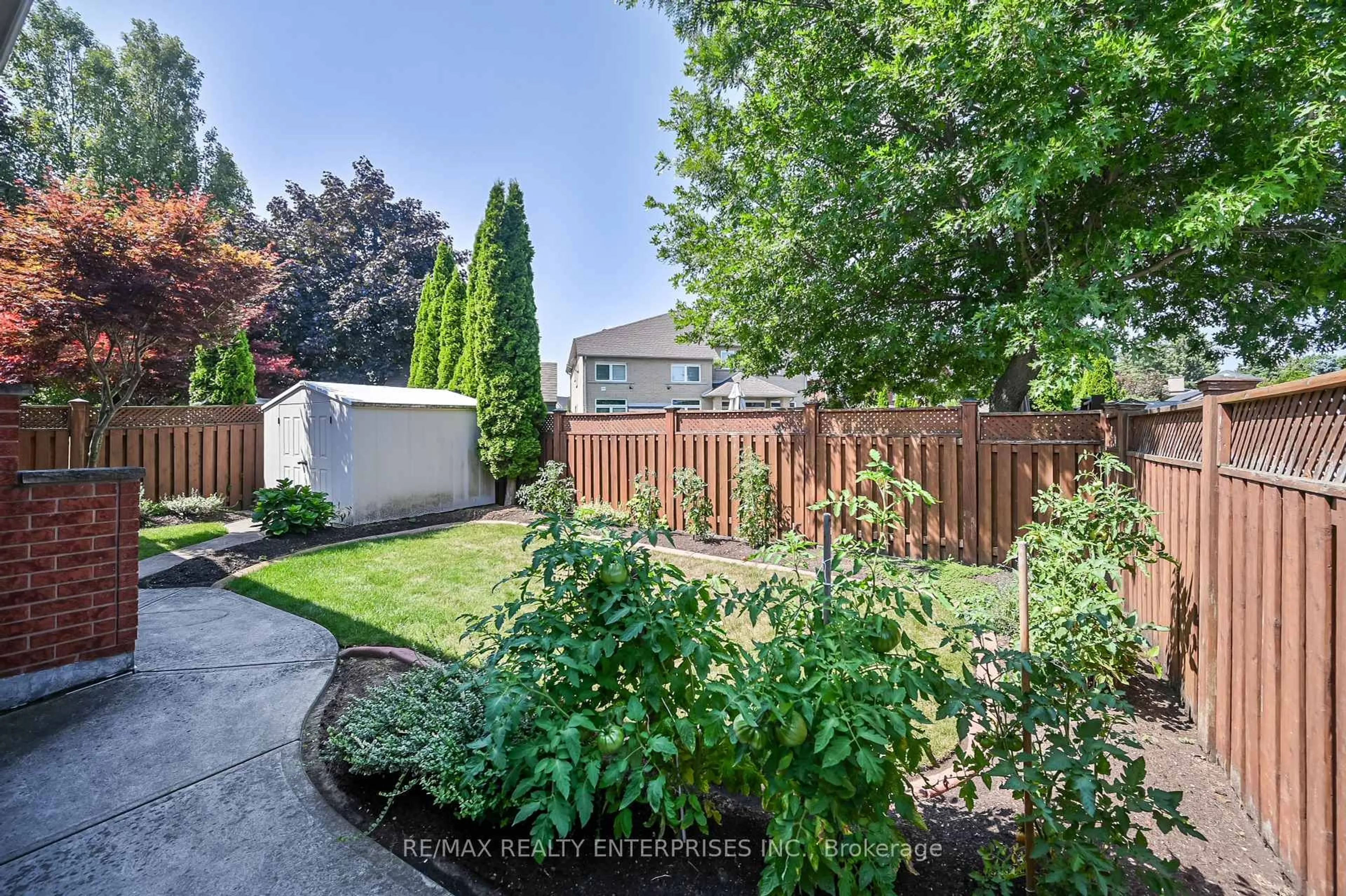 A pic from outside/outdoor area/front of a property/back of a property/a pic from drone, street for 240 Chesley St, Hamilton Ontario L9B 2S8