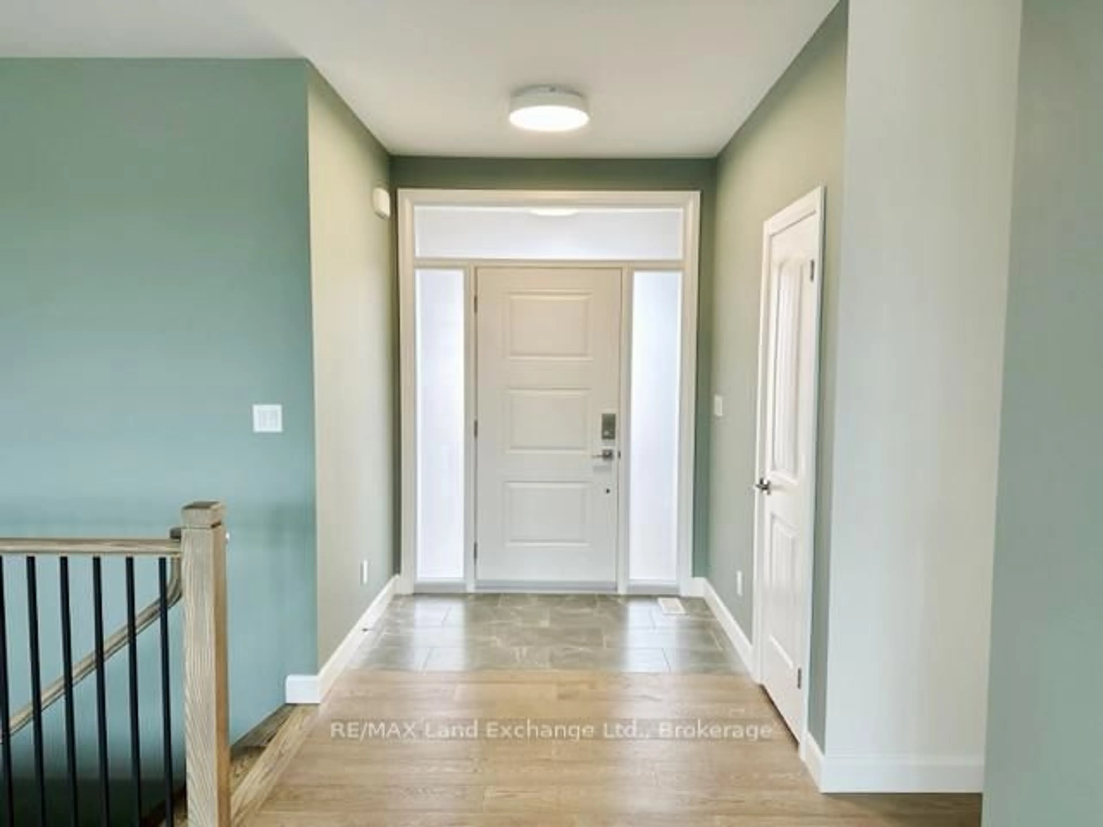 Indoor entryway for 354 Mclean Cres, Saugeen Shores Ontario N0H 2C3