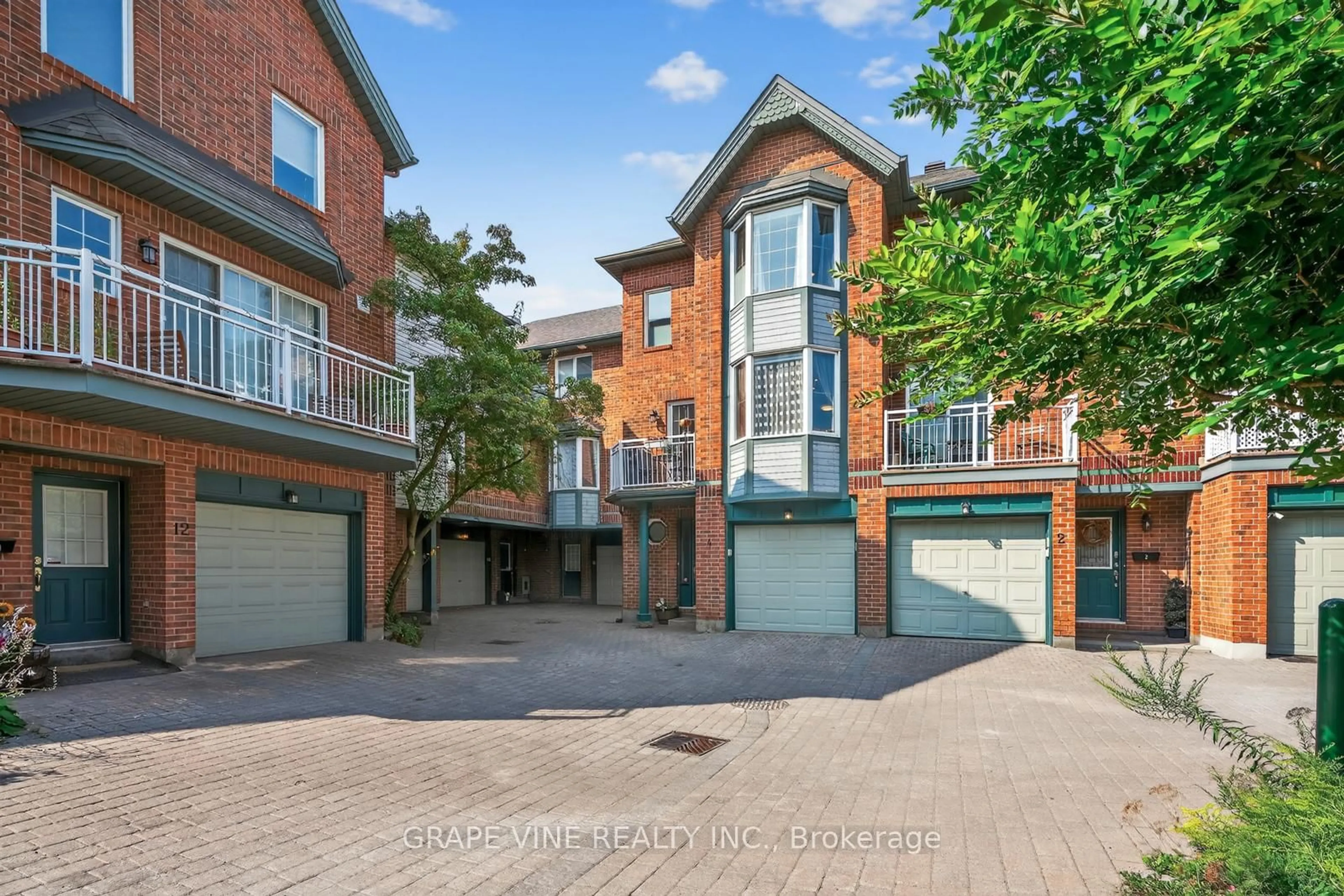 A pic from outside/outdoor area/front of a property/back of a property/a pic from drone, street for 4 Radstock Private, Ottawa Ontario K1R 5J8