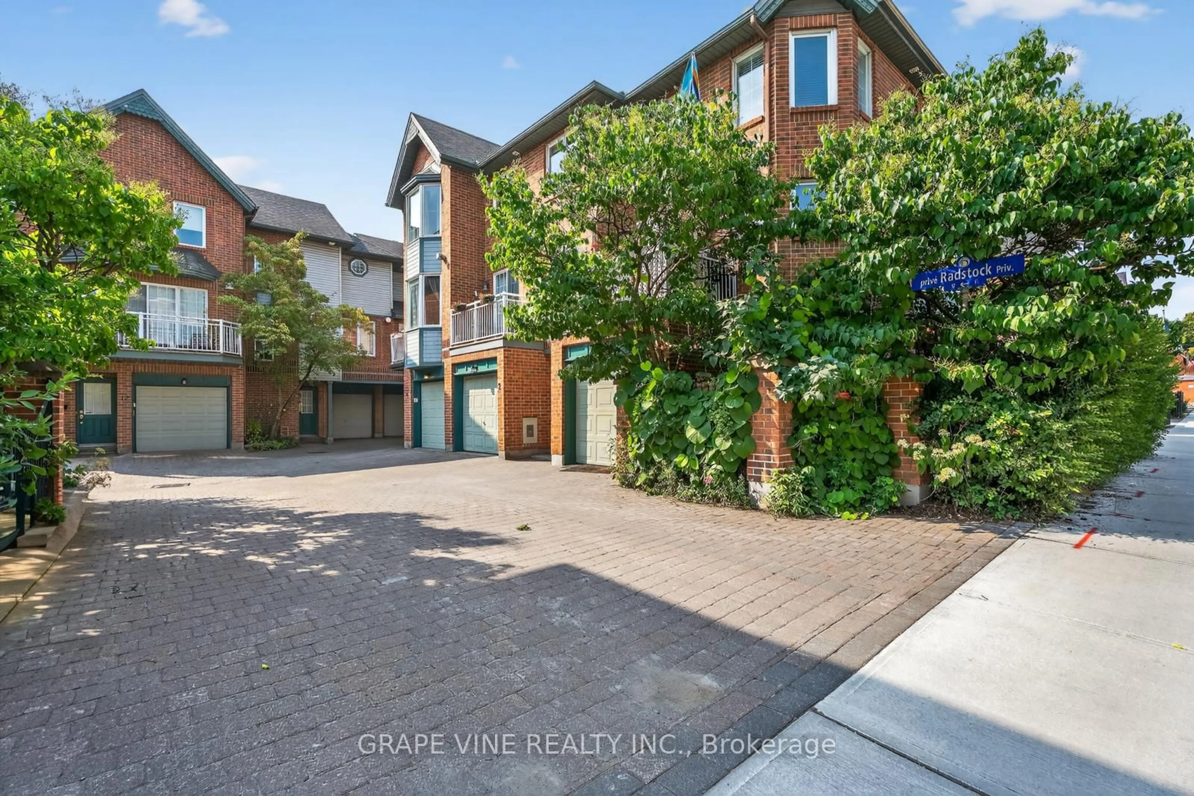 A pic from outside/outdoor area/front of a property/back of a property/a pic from drone, street for 4 Radstock Private, Ottawa Ontario K1R 5J8