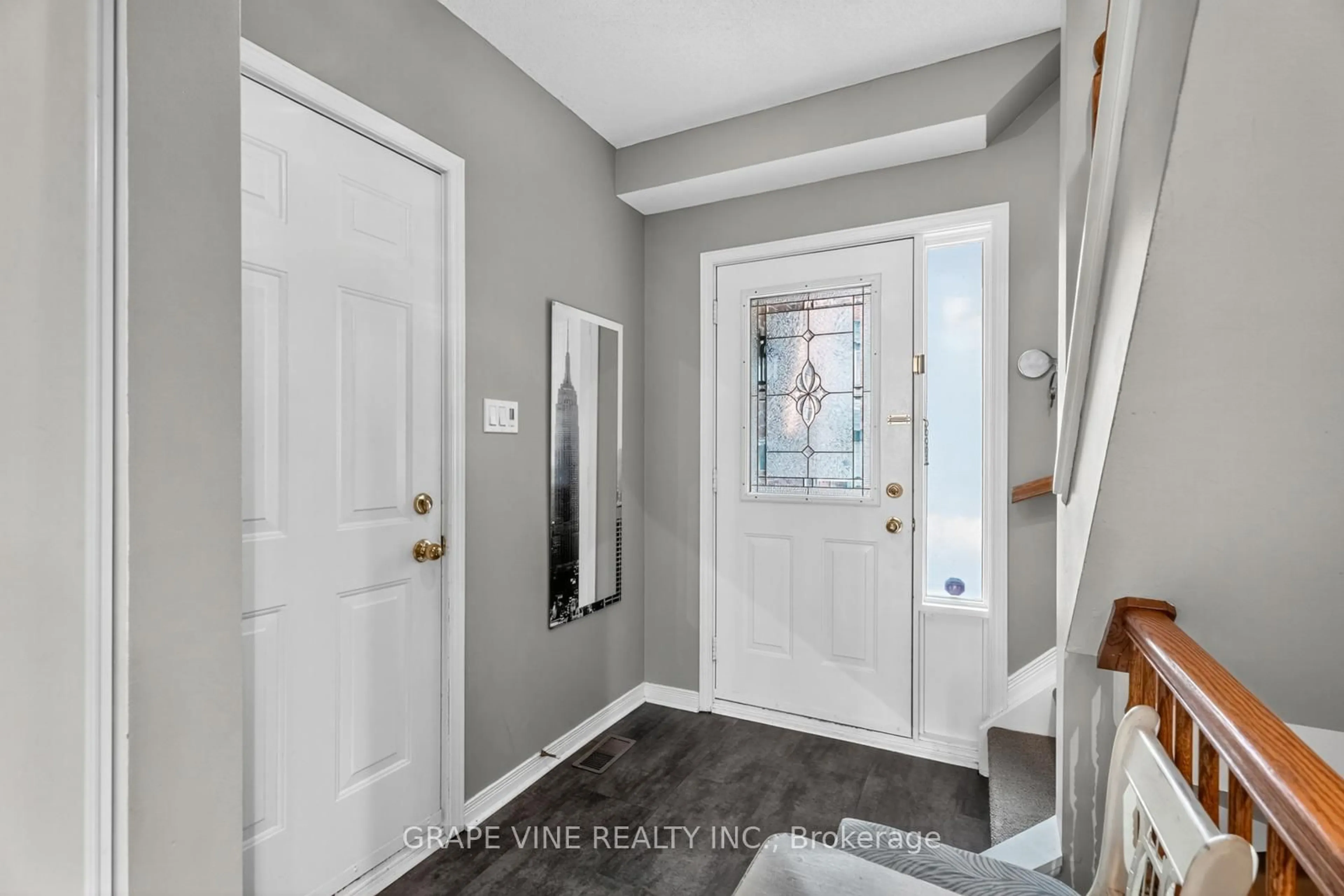 Indoor entryway for 4 Radstock Private, Ottawa Ontario K1R 5J8