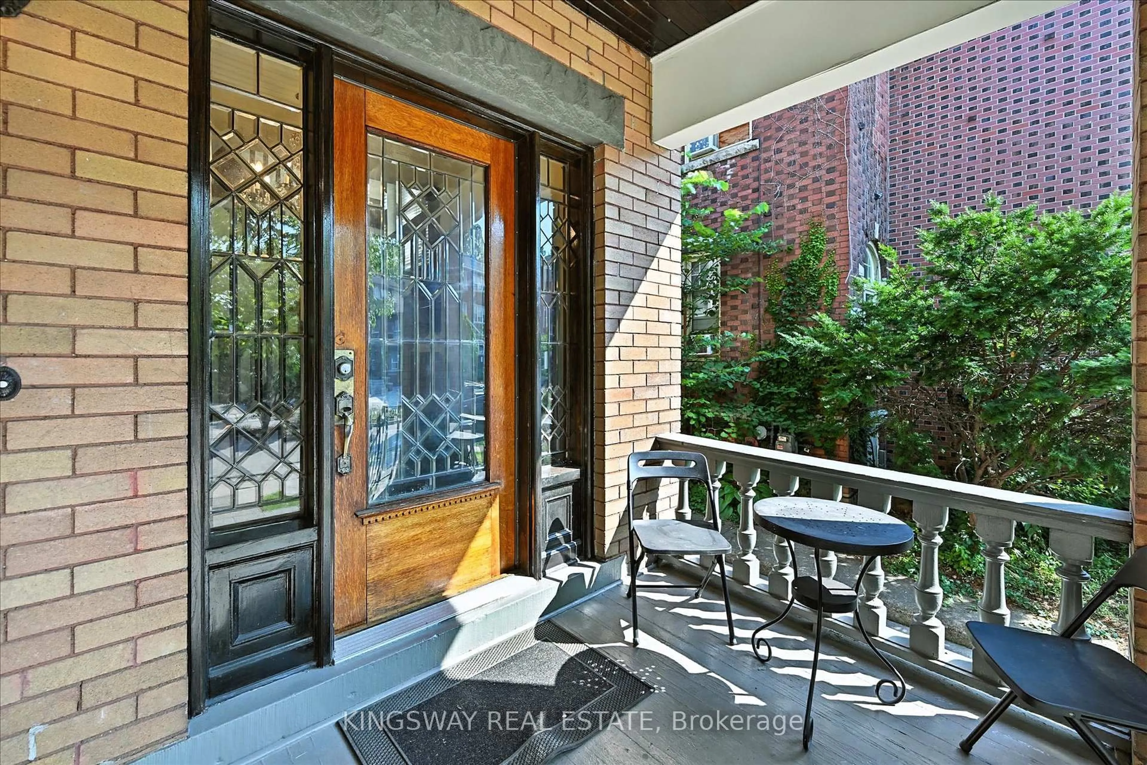 Indoor entryway for 77 Proctor Blvd, Hamilton Ontario L8M 2M5