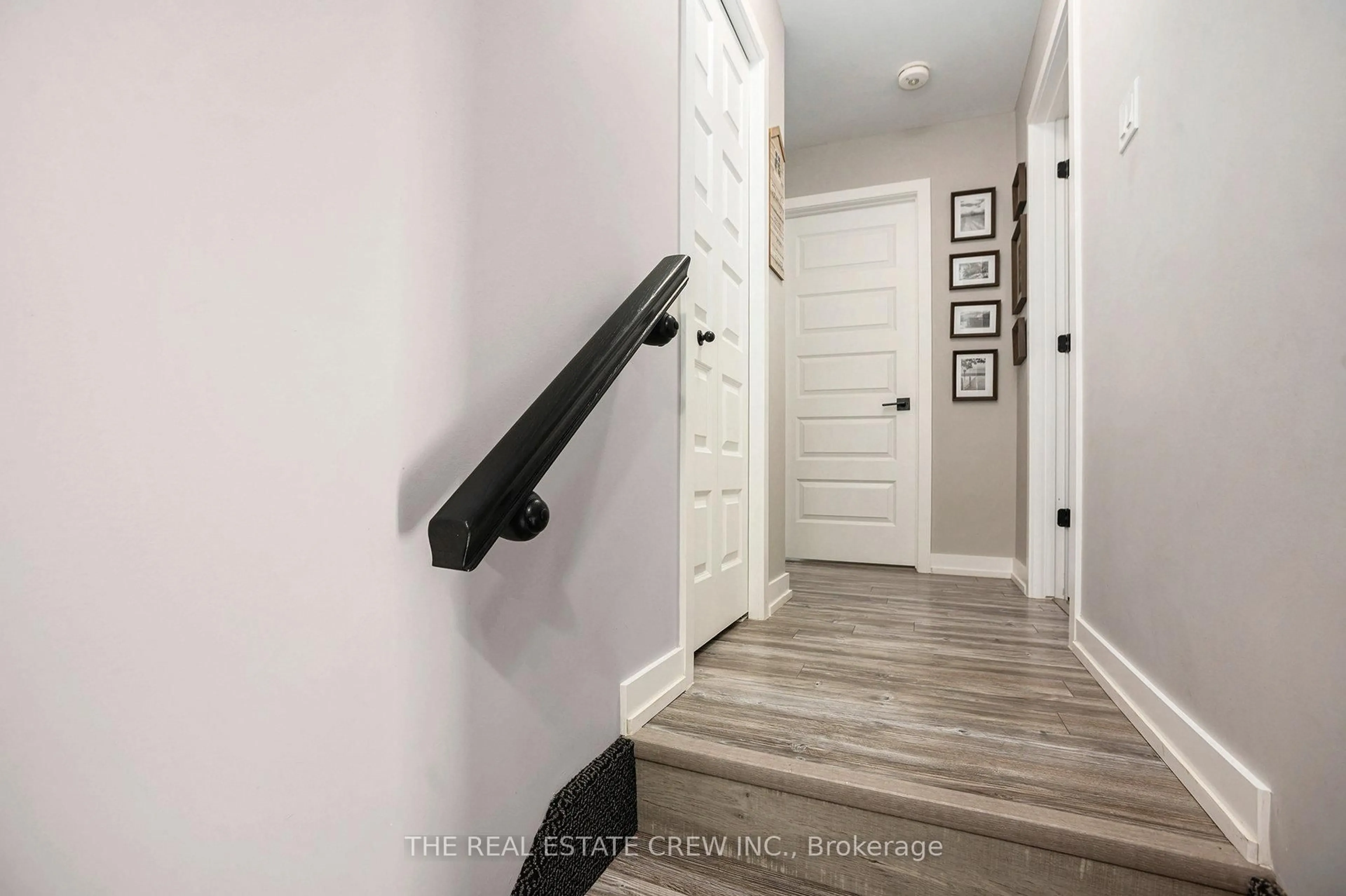 Indoor entryway for 83 St Moritz Tr #203, Russell Ontario K0A 1W0