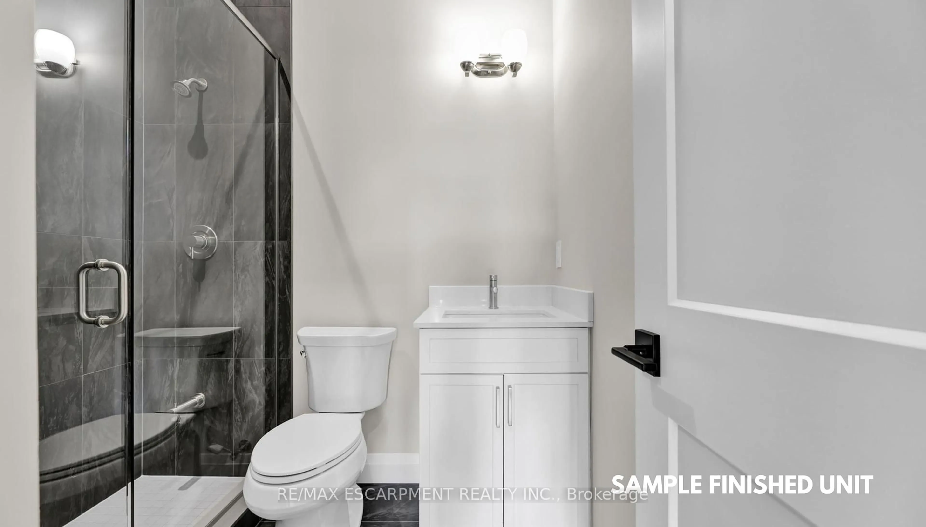 Standard bathroom, ceramic/tile floor for 920 GARDEN COURT Cres, Woodstock Ontario N4T 0A3