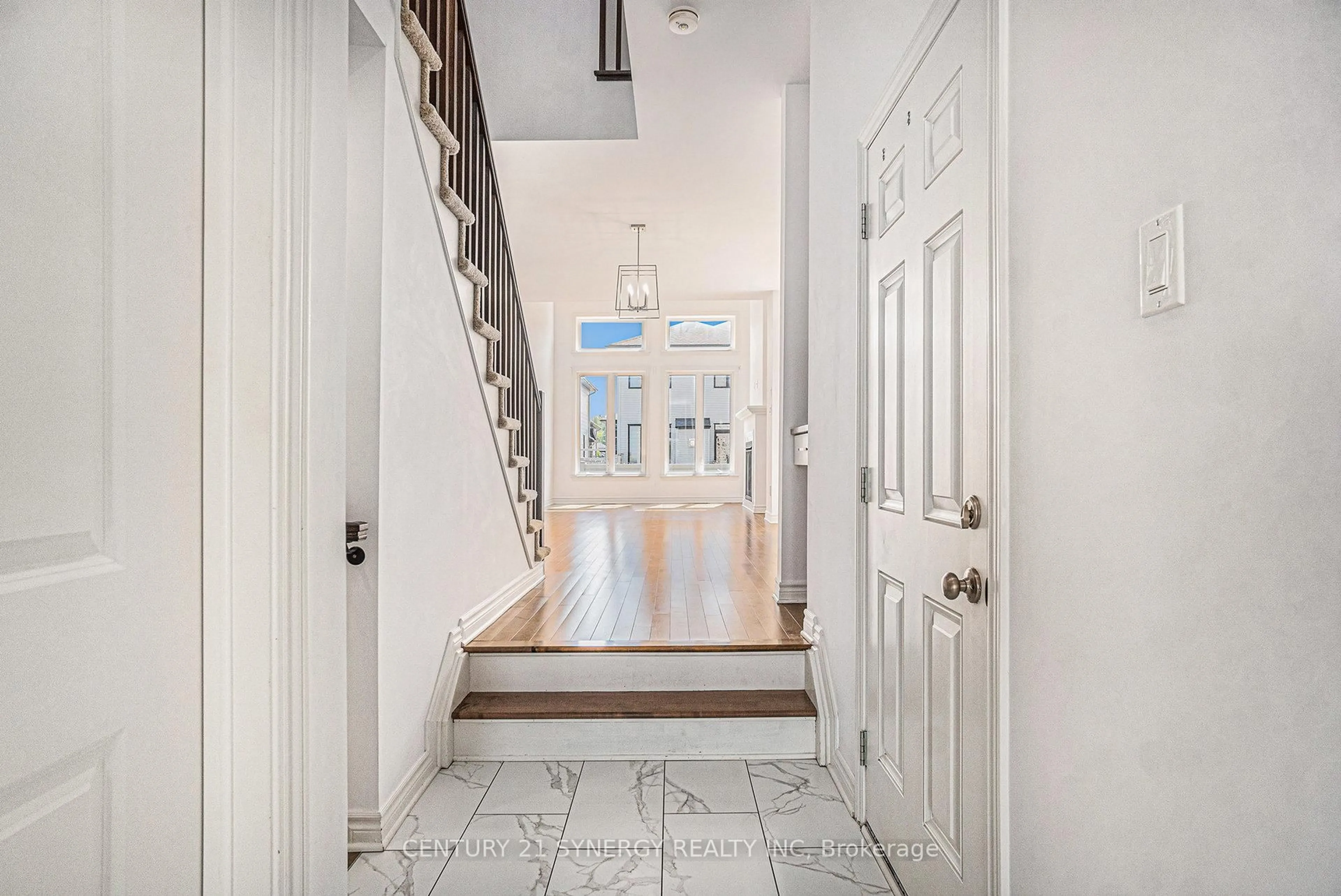 Indoor entryway for 345 Cornice St, Ottawa Ontario K4B 1H9