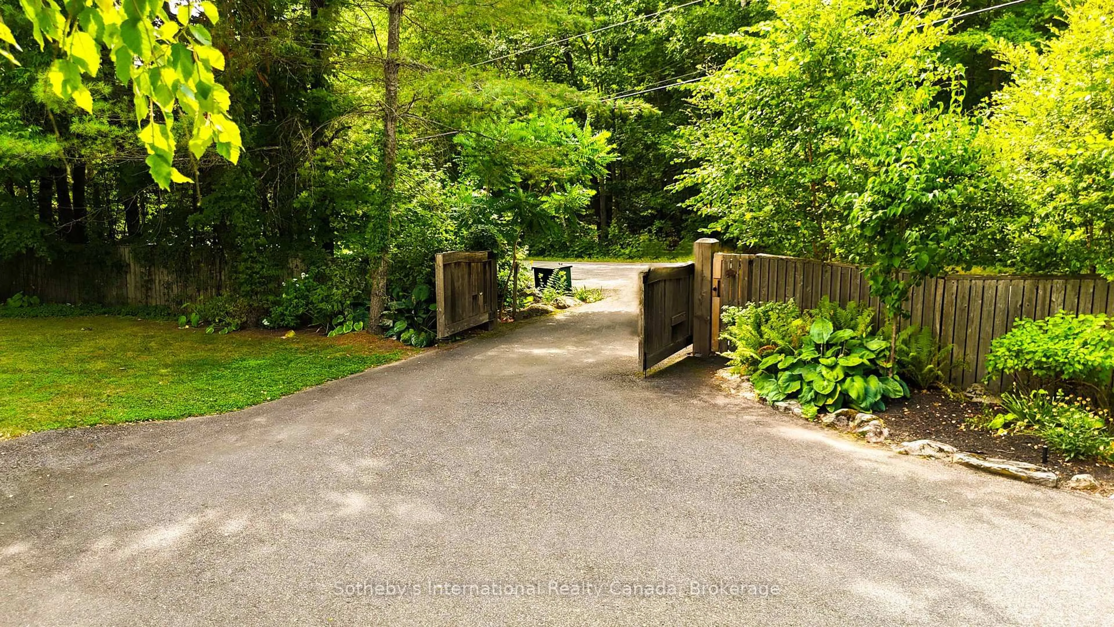 Unknown for 1037 Elgin House Rd, Muskoka Lakes Ontario P0B 1J0