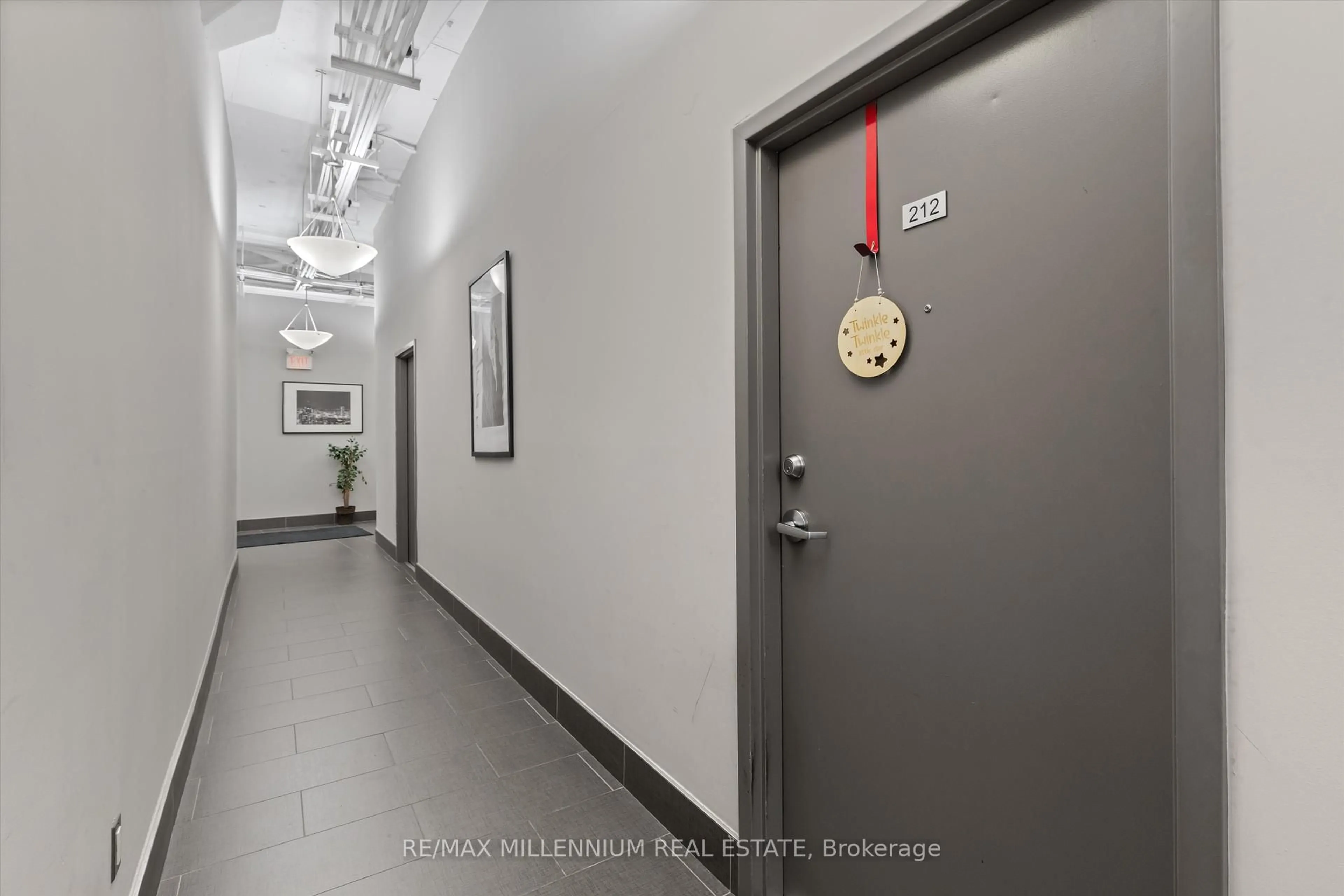 Indoor foyer for 80 King William St #212, Hamilton Ontario L8R 0A1