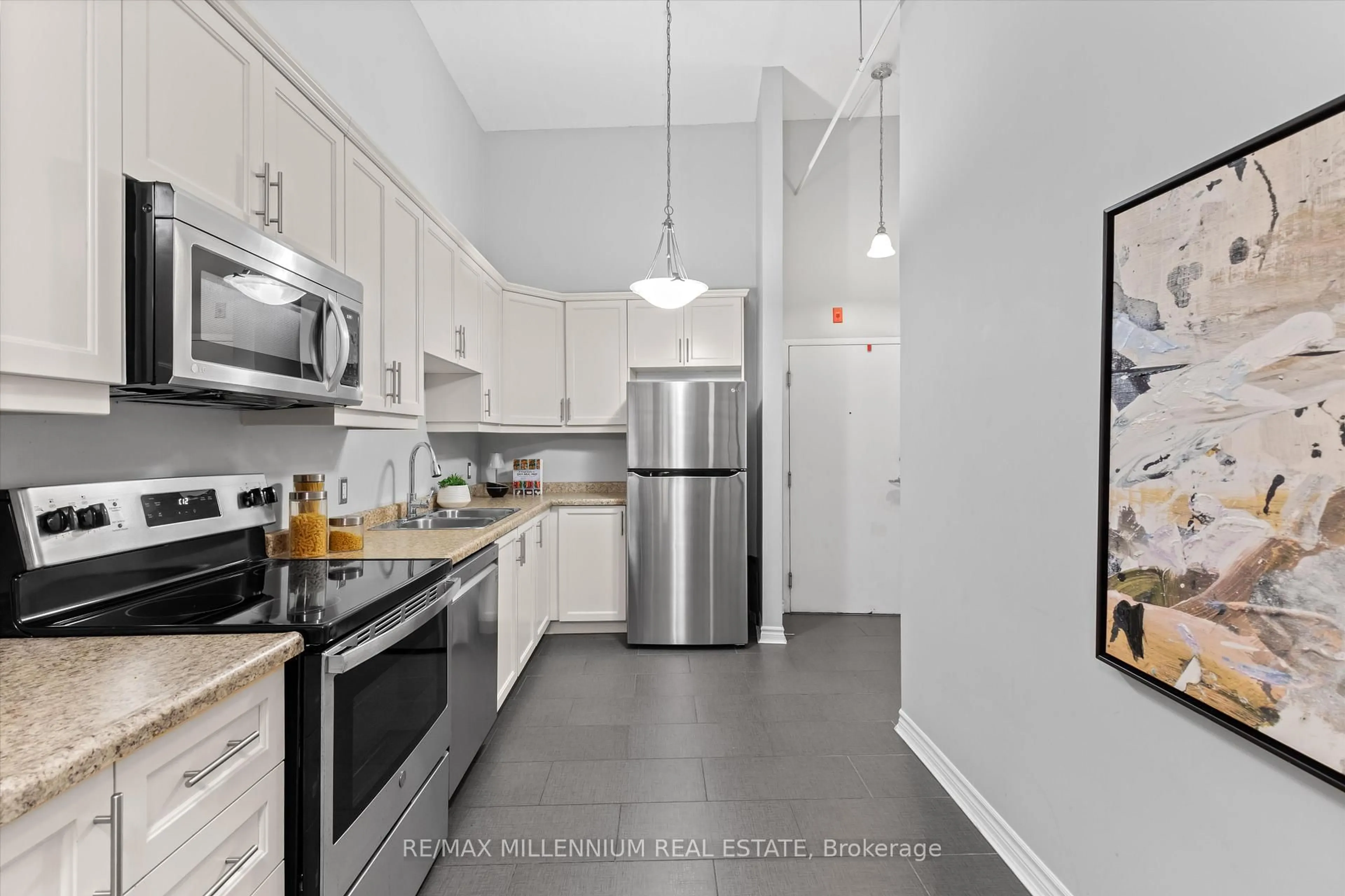 Standard kitchen, unknown for 80 King William St #212, Hamilton Ontario L8R 0A1