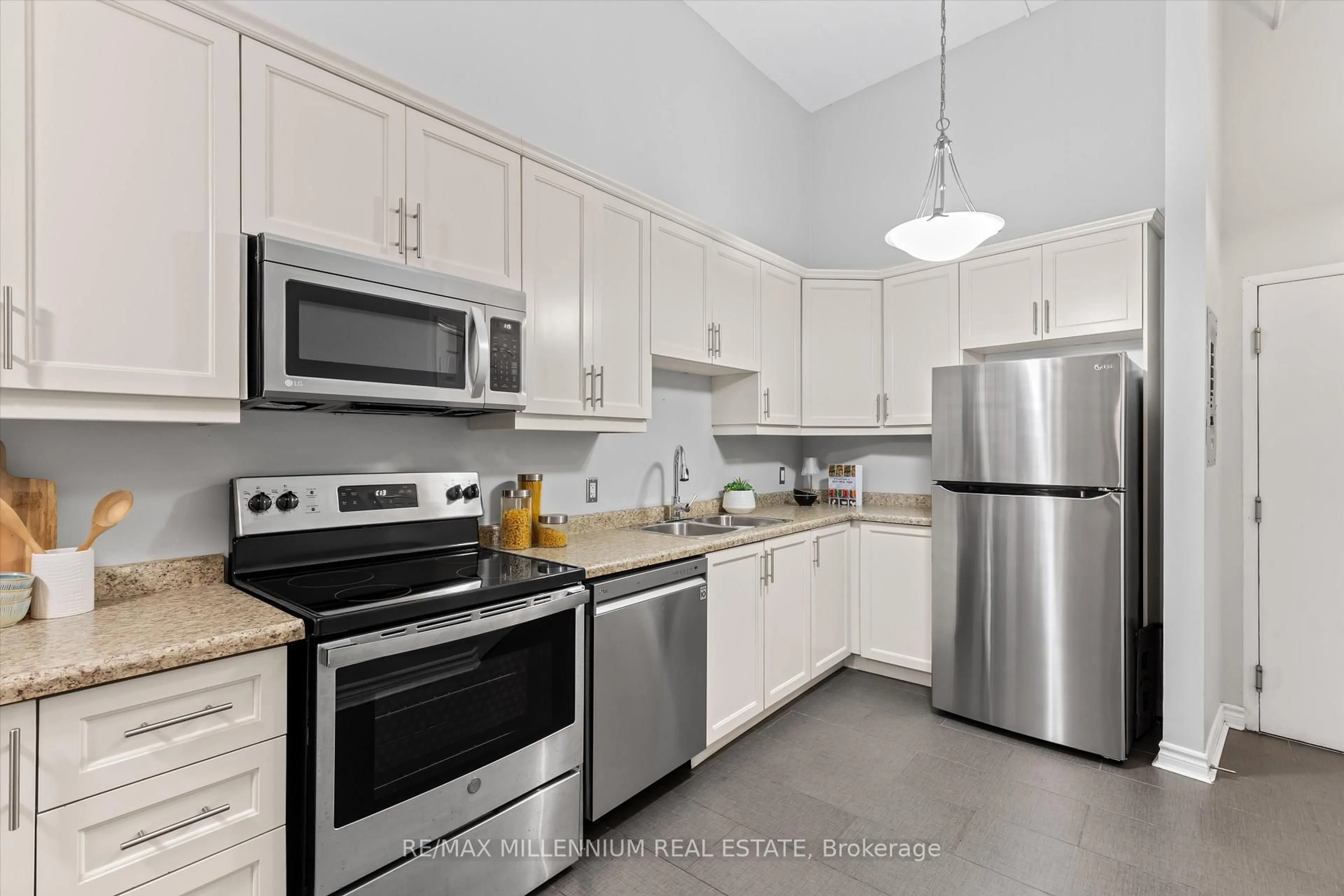 Standard kitchen, ceramic/tile floor for 80 King William St #212, Hamilton Ontario L8R 0A1