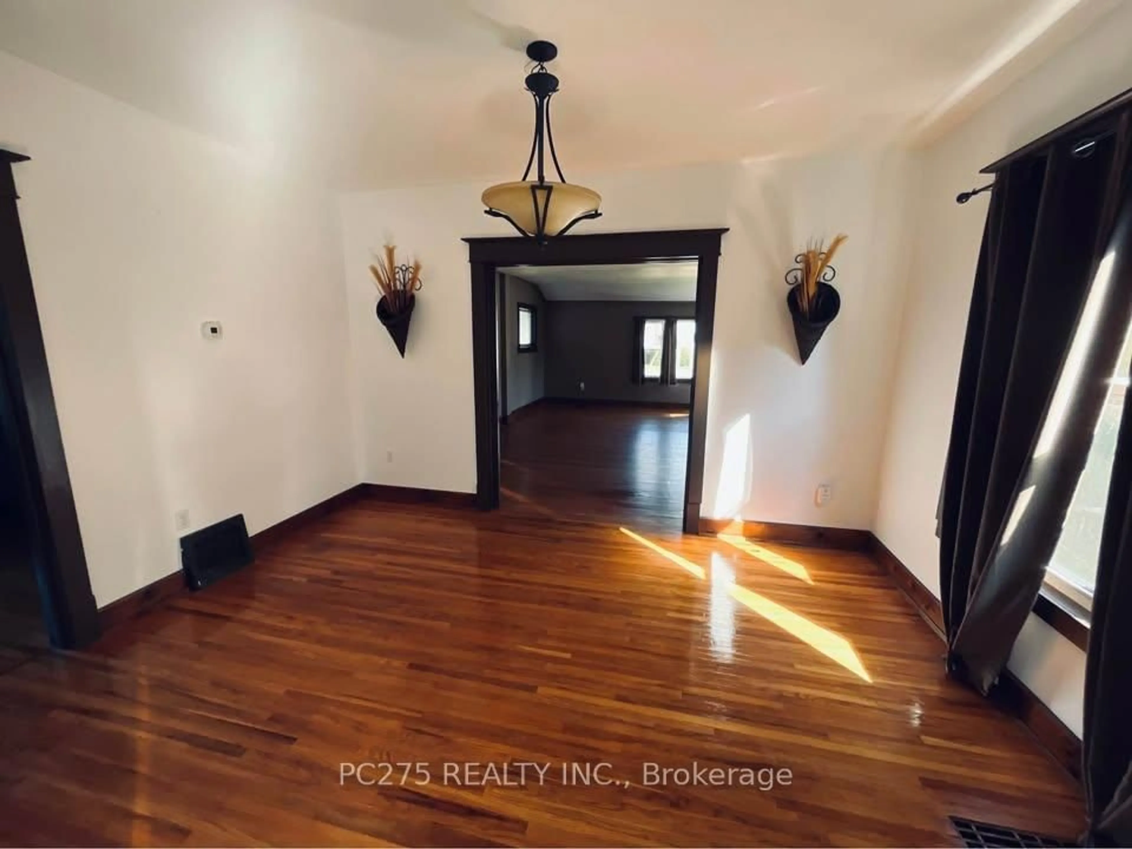 Indoor entryway for 43 Tillson Ave, Tillsonburg Ontario N4G 2Z9