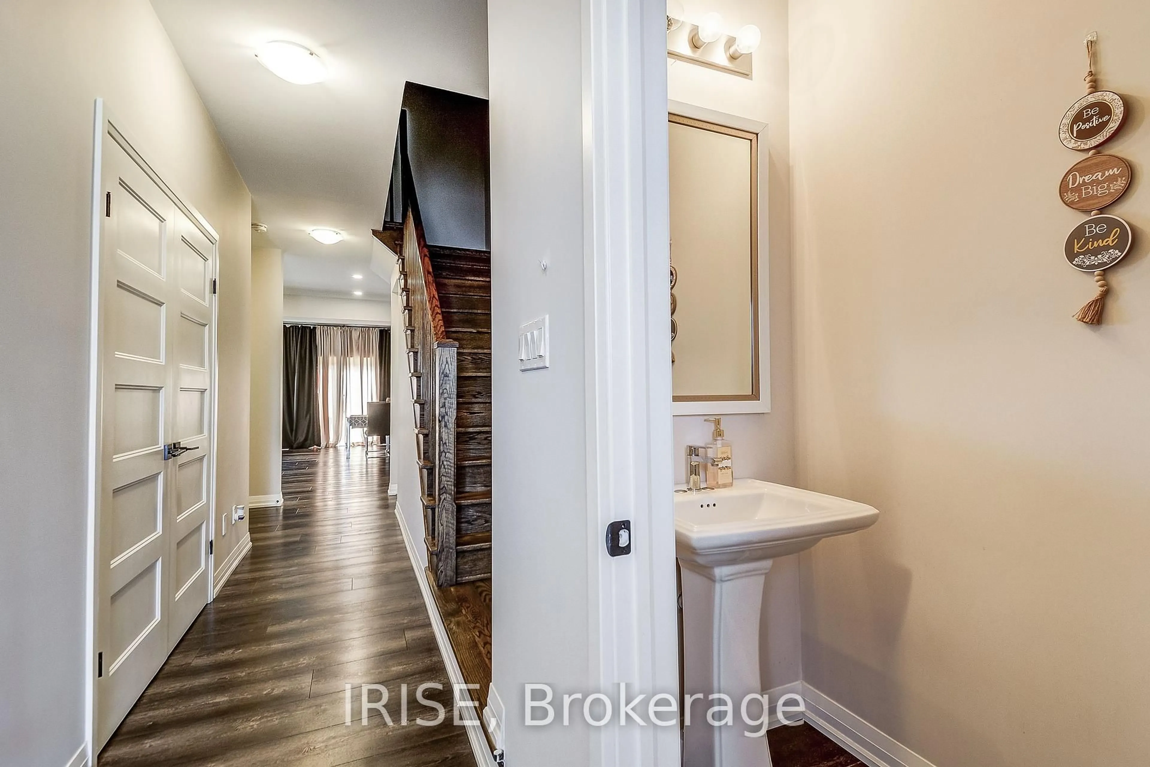 Indoor entryway for 48 Jayla Lane, West Lincoln Ontario L0R 2A0