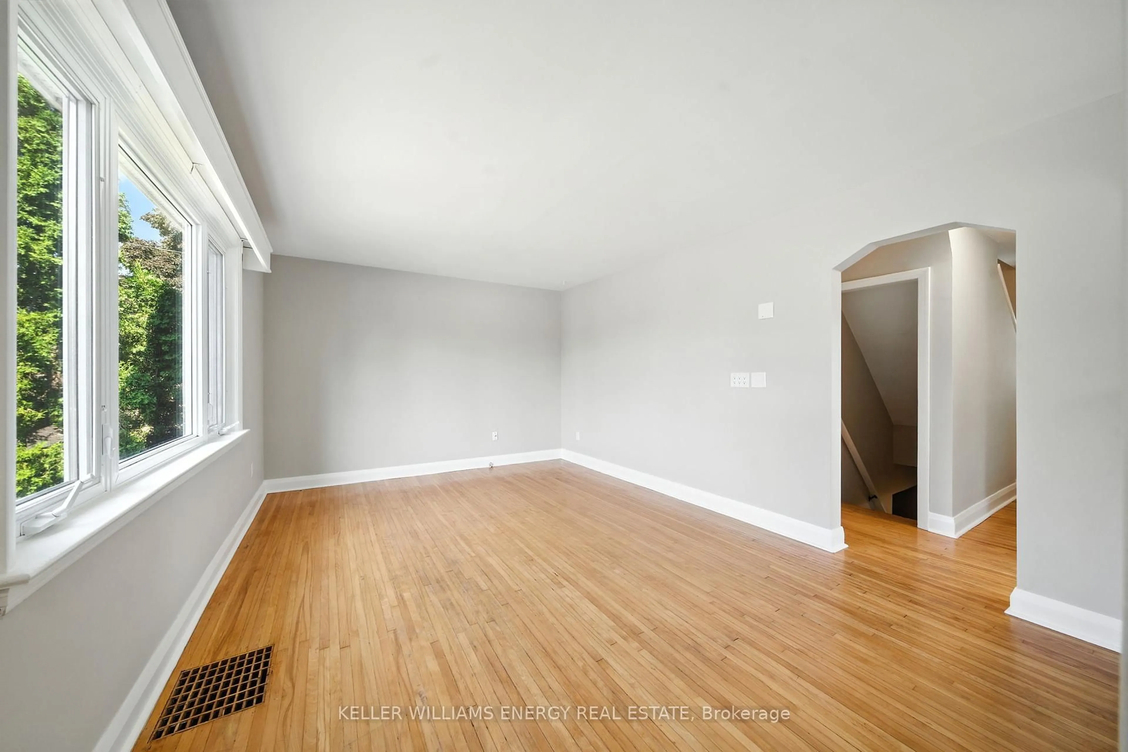 A pic of a room for 738 Snelgrove Rd, Peterborough East Ontario K9H 2E9