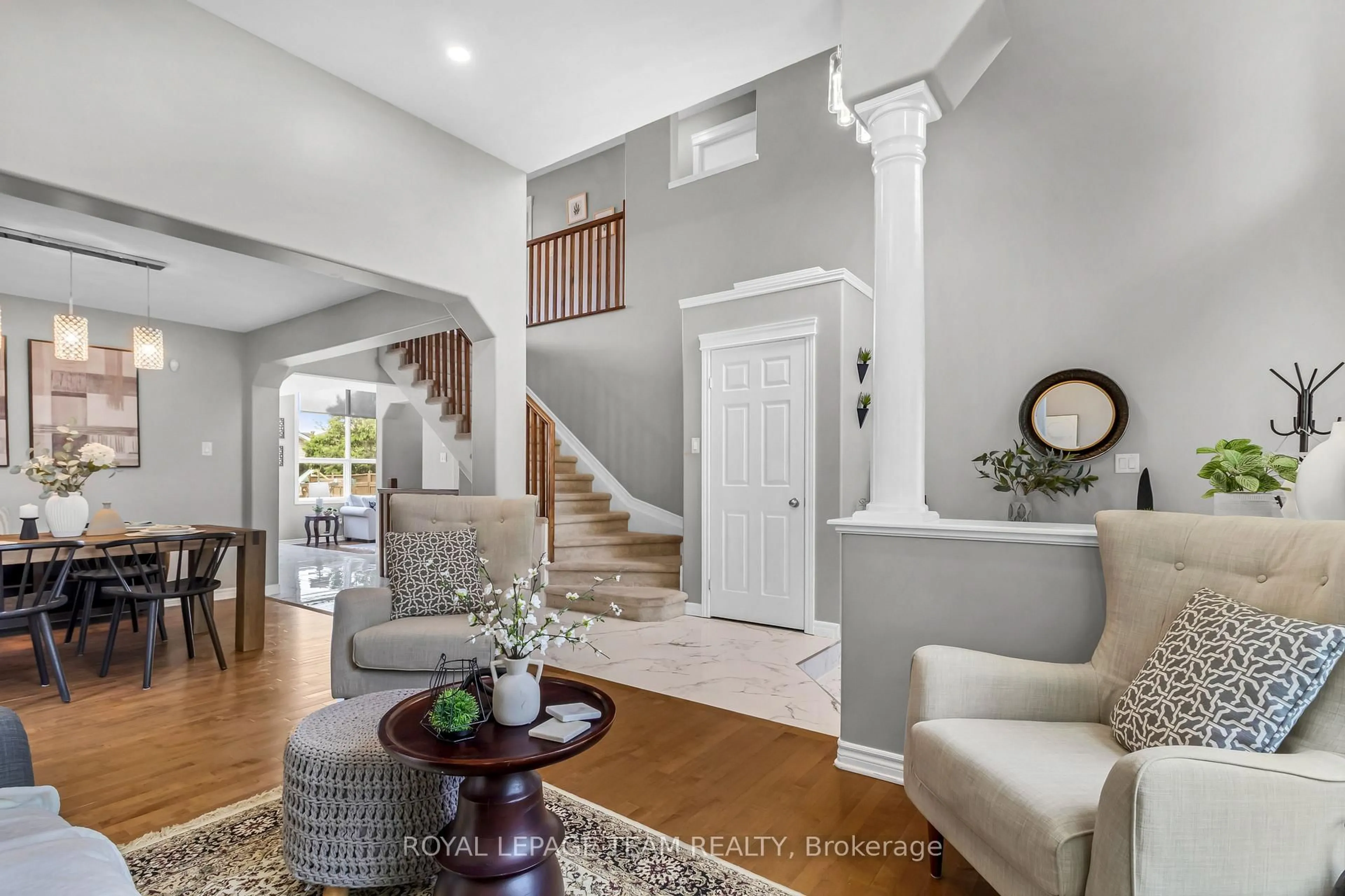 Indoor entryway for 3728 Mountain Meadows Cres, Gloucester Ontario K1V 1V7