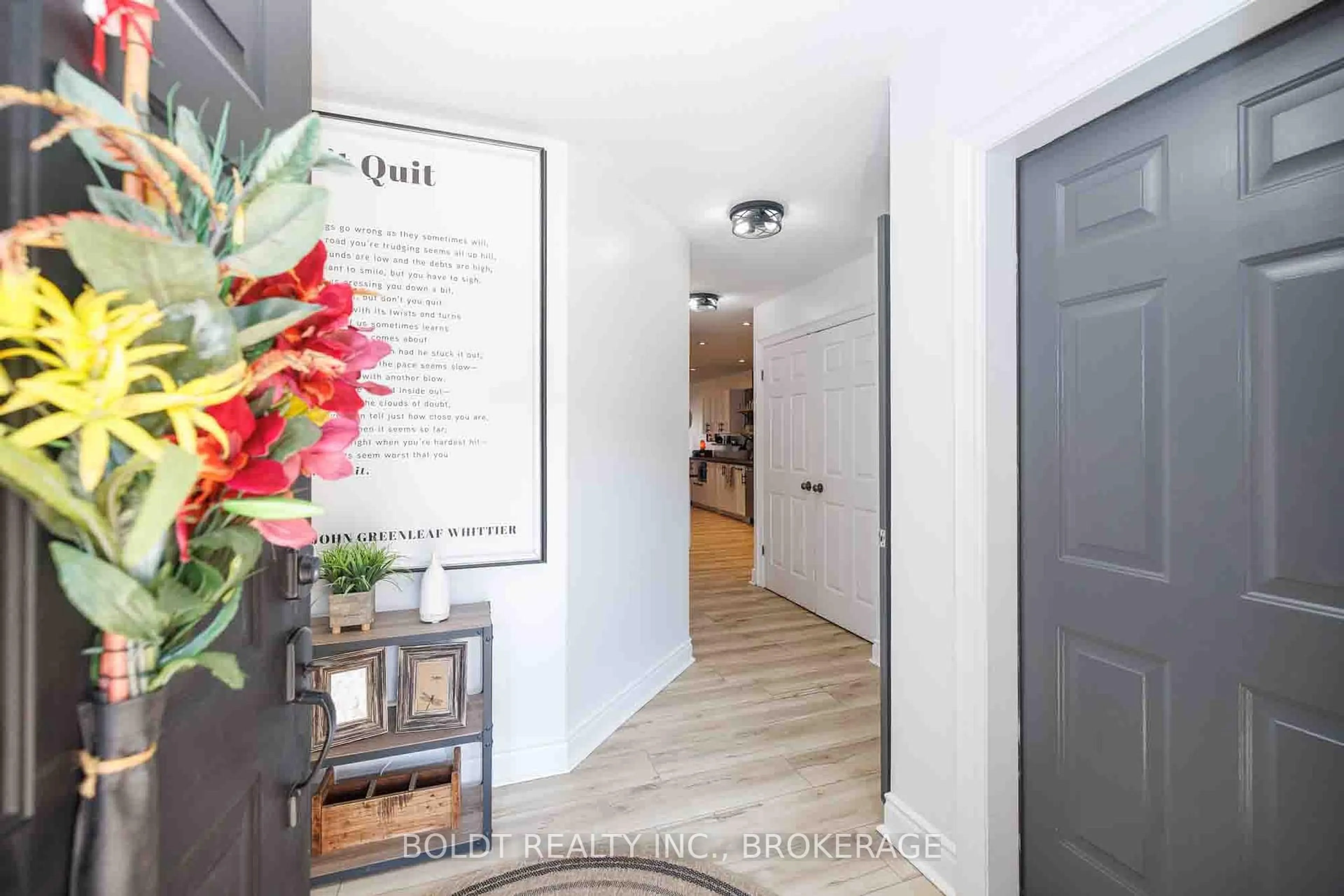 Indoor entryway for 10 1/2 Metcalfe St, Thorold Ontario L2V 2Z5